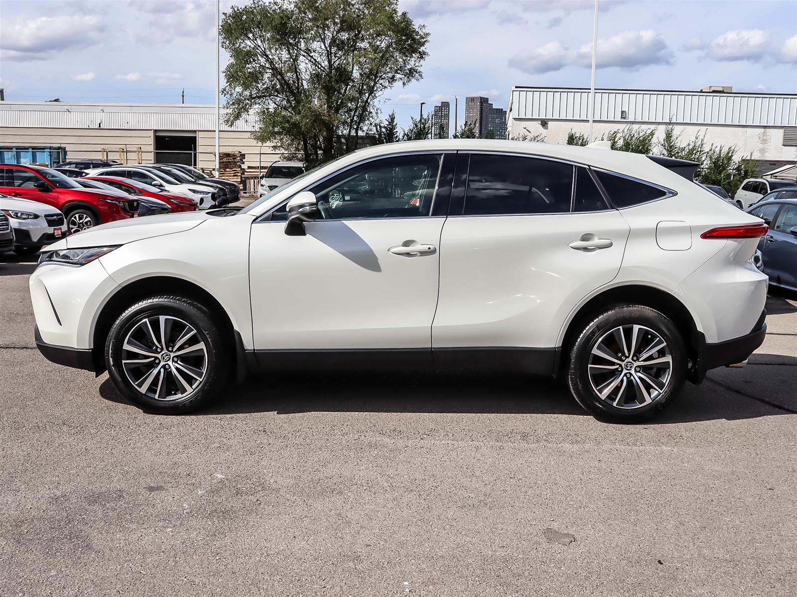 2022 Toyota Venza LE - Thumbnail 5