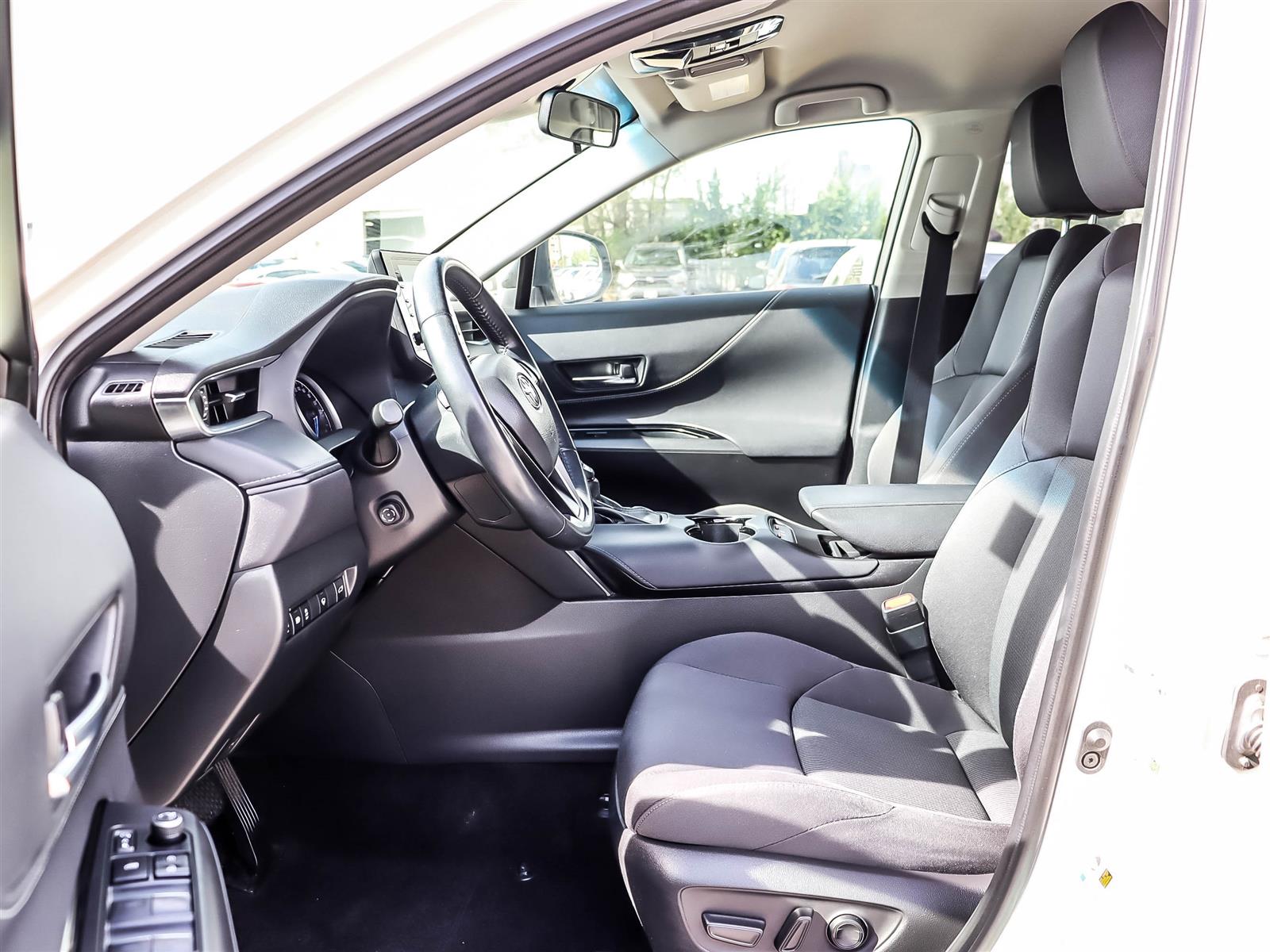 2022 Toyota Venza LE - Thumbnail 8