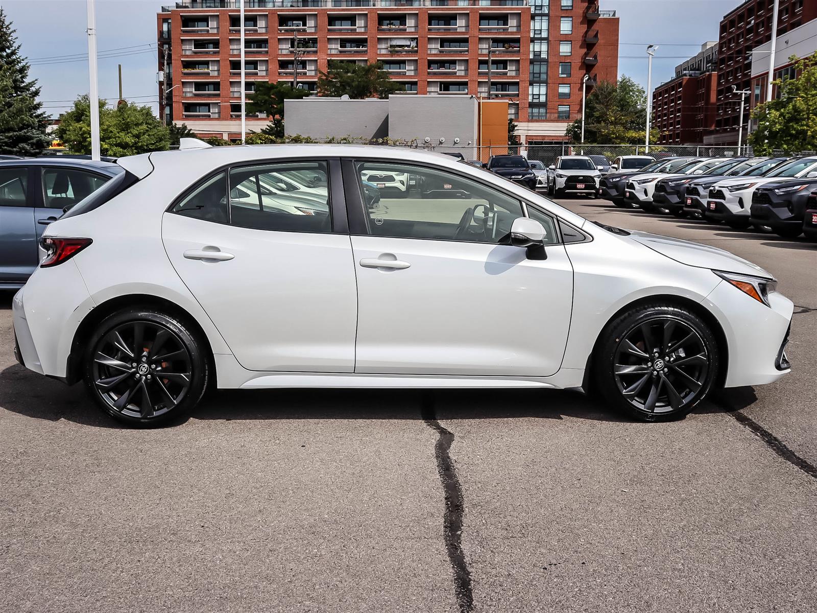 2024 Toyota Corolla Hatchback XSE - Thumbnail 3