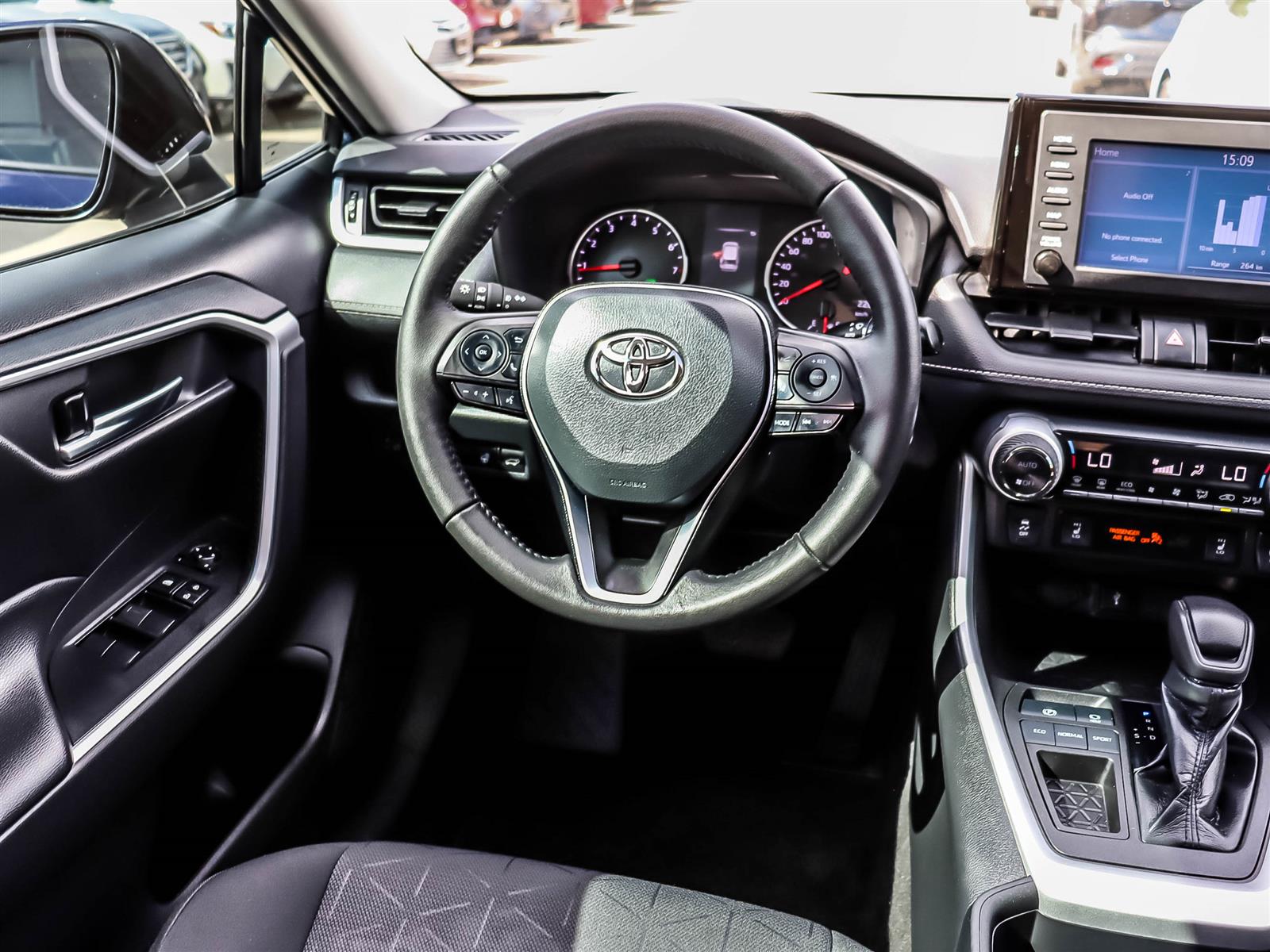 2021 Toyota RAV4 XLE - Thumbnail 11