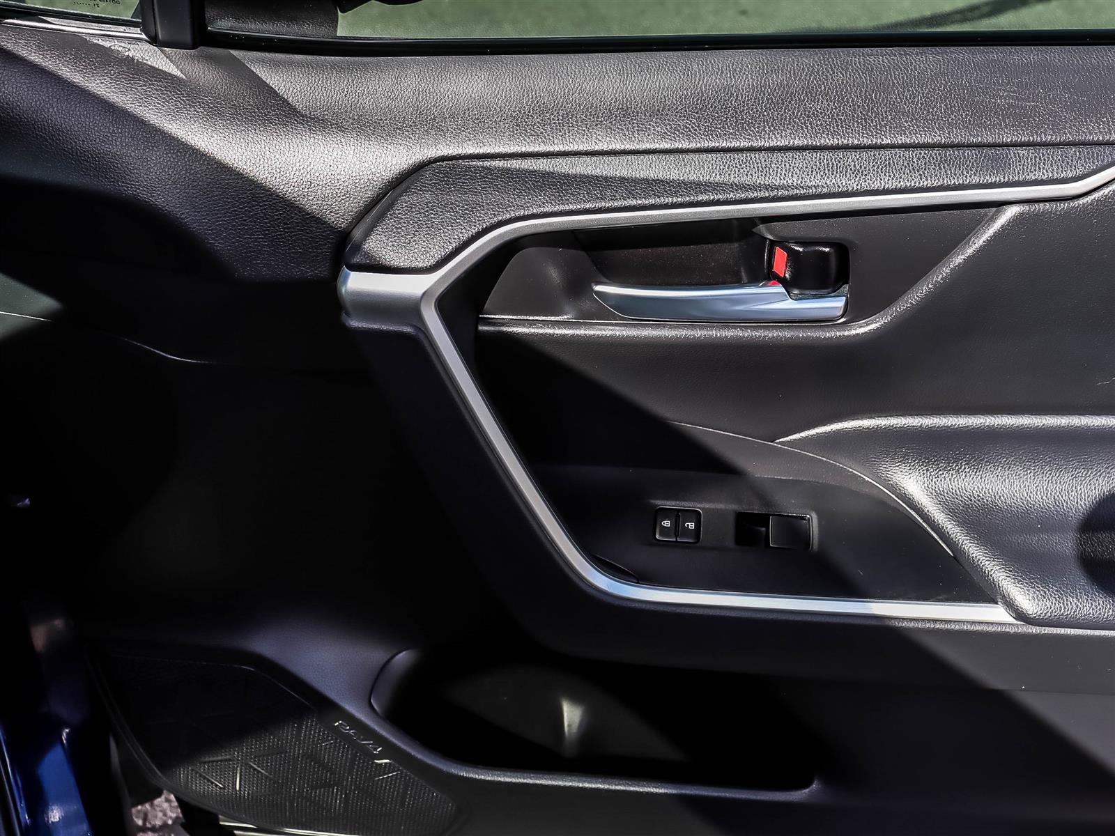 2021 Toyota RAV4 XLE - Thumbnail 14