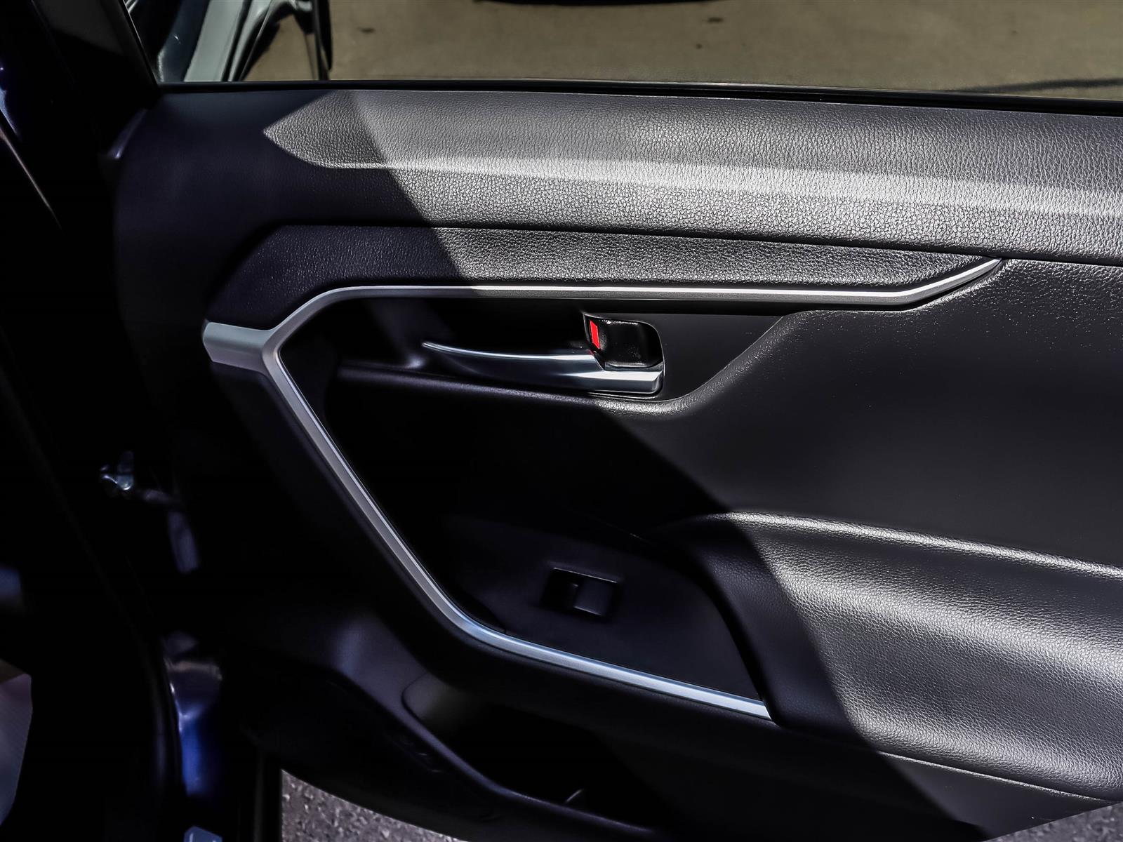 2021 Toyota RAV4 XLE - Thumbnail 17