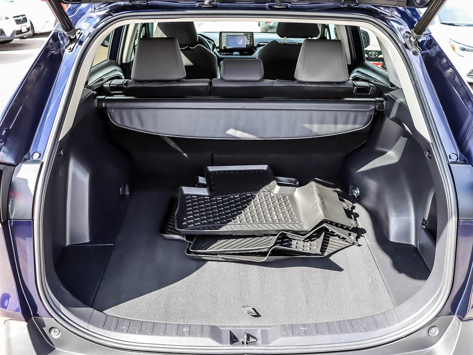 2021 Toyota RAV4 XLE - Thumbnail 19
