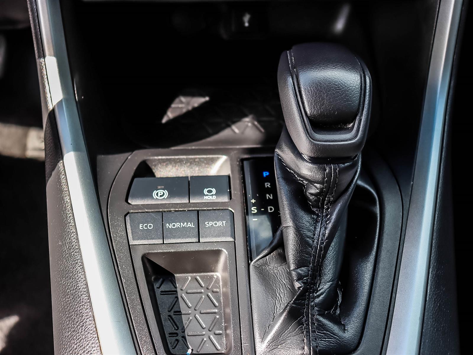 2021 Toyota RAV4 XLE - Thumbnail 29