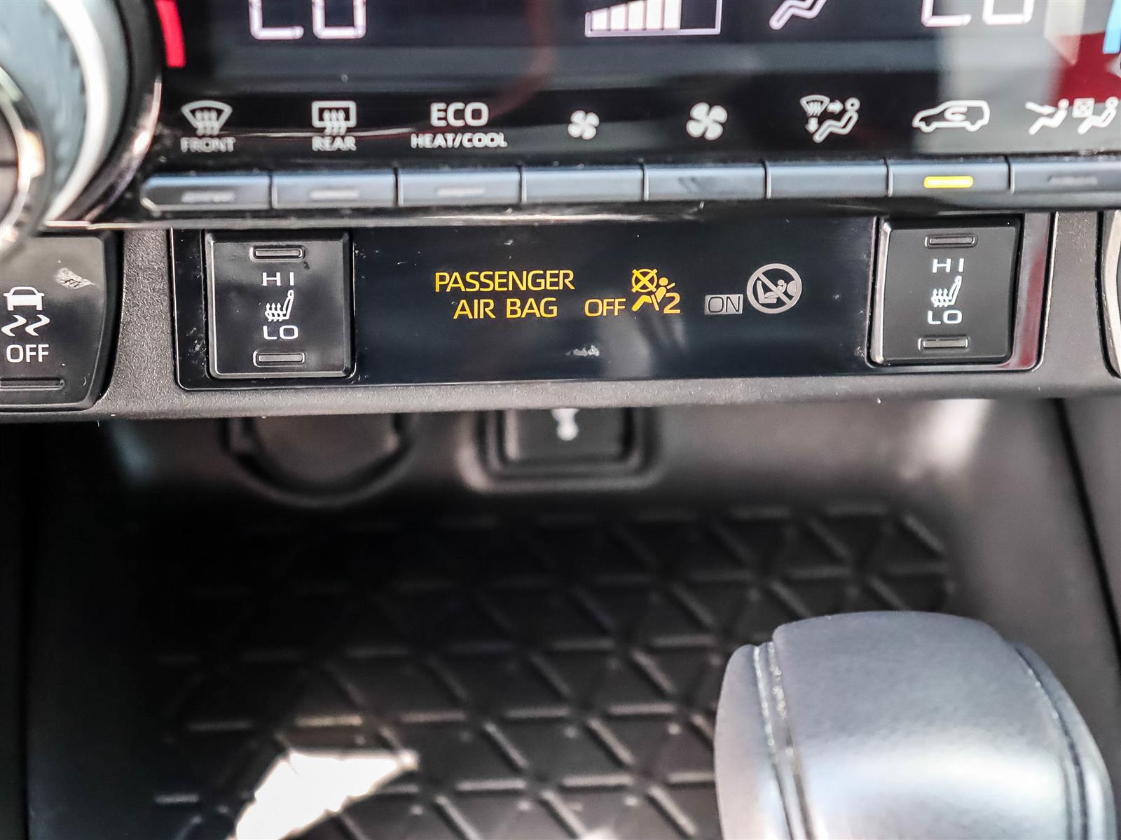 2021 Toyota RAV4 XLE - Thumbnail 32