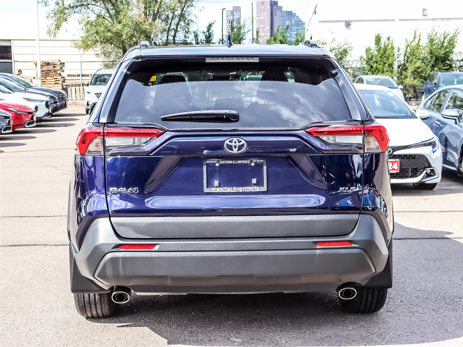 2021 Toyota RAV4 XLE - Thumbnail 4