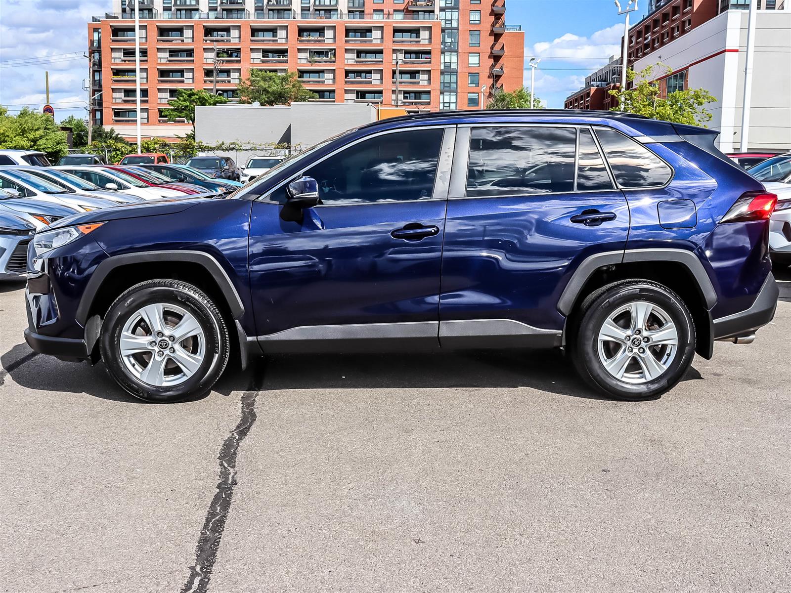 2021 Toyota RAV4 XLE - Thumbnail 5