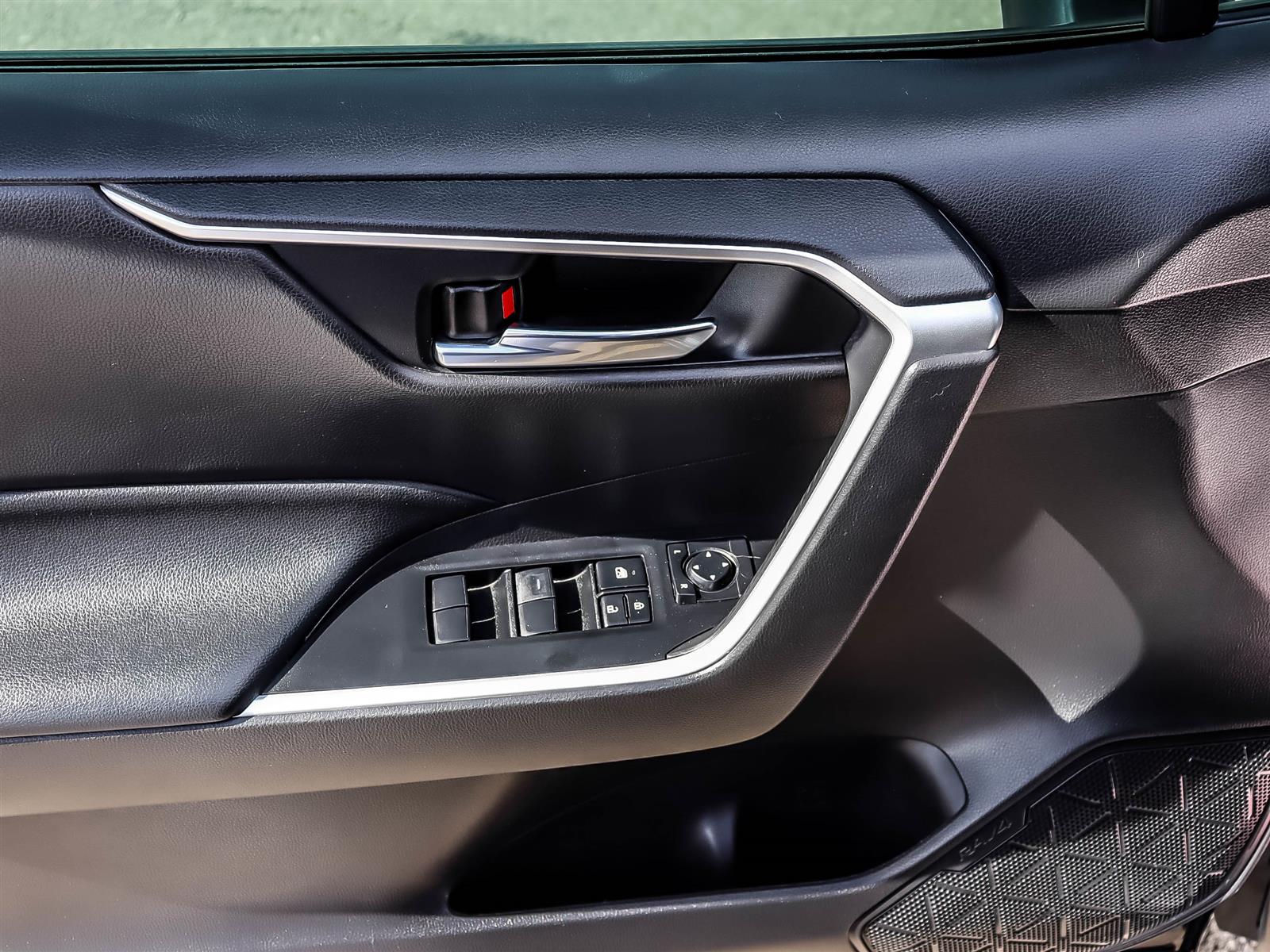 2021 Toyota RAV4 XLE - Thumbnail 6