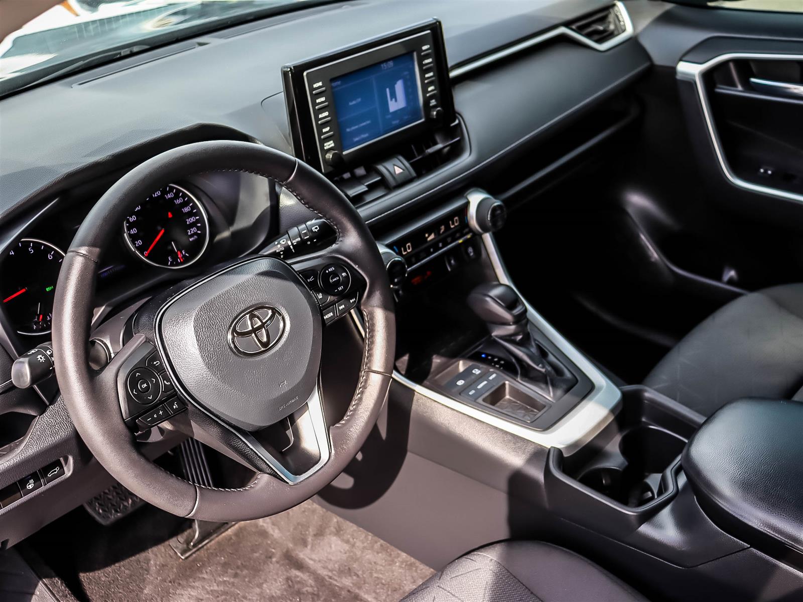2021 Toyota RAV4 XLE - Thumbnail 7