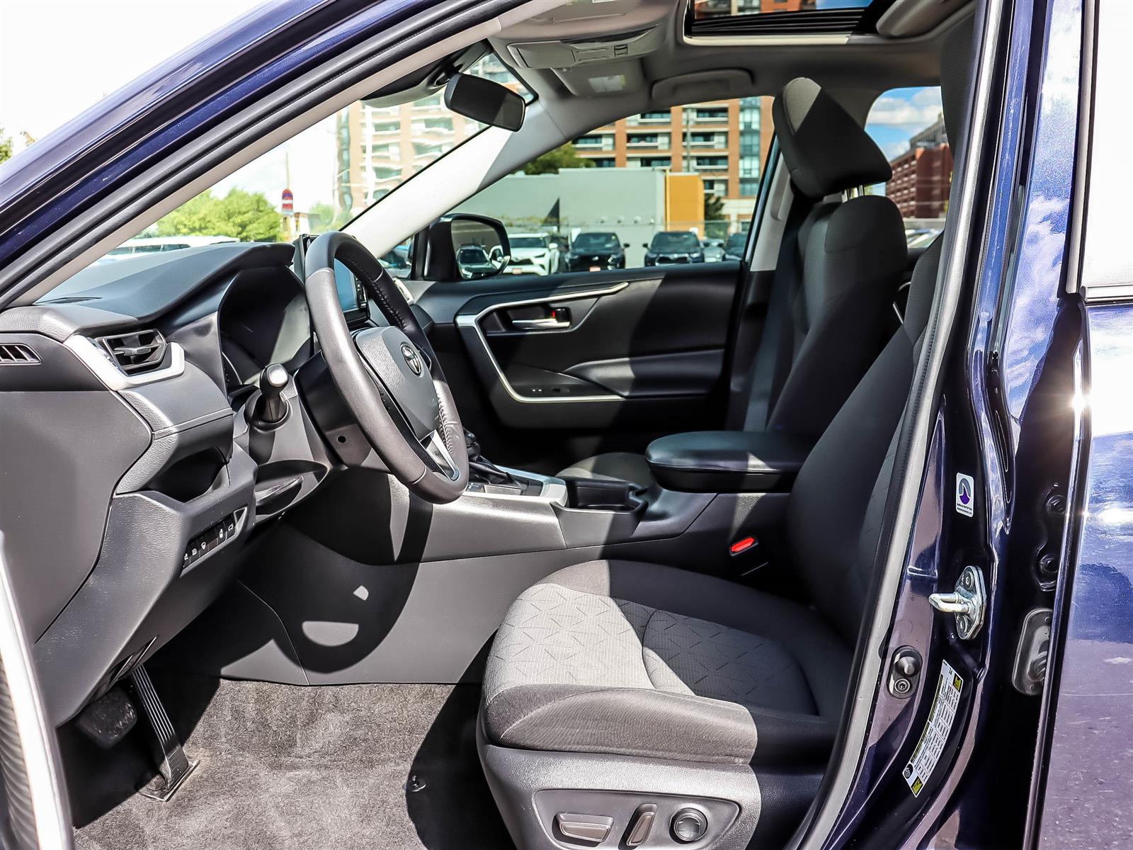 2021 Toyota RAV4 XLE - Thumbnail 8