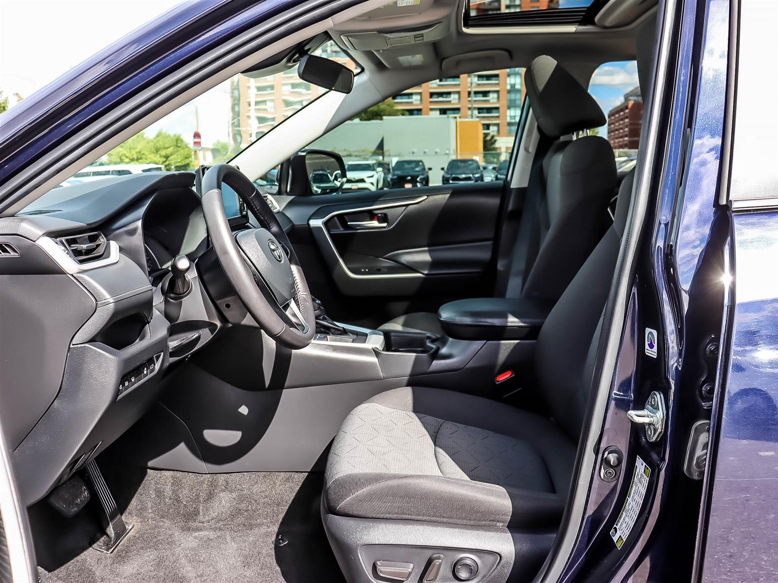 2021 Toyota RAV4 XLE - Thumbnail 9