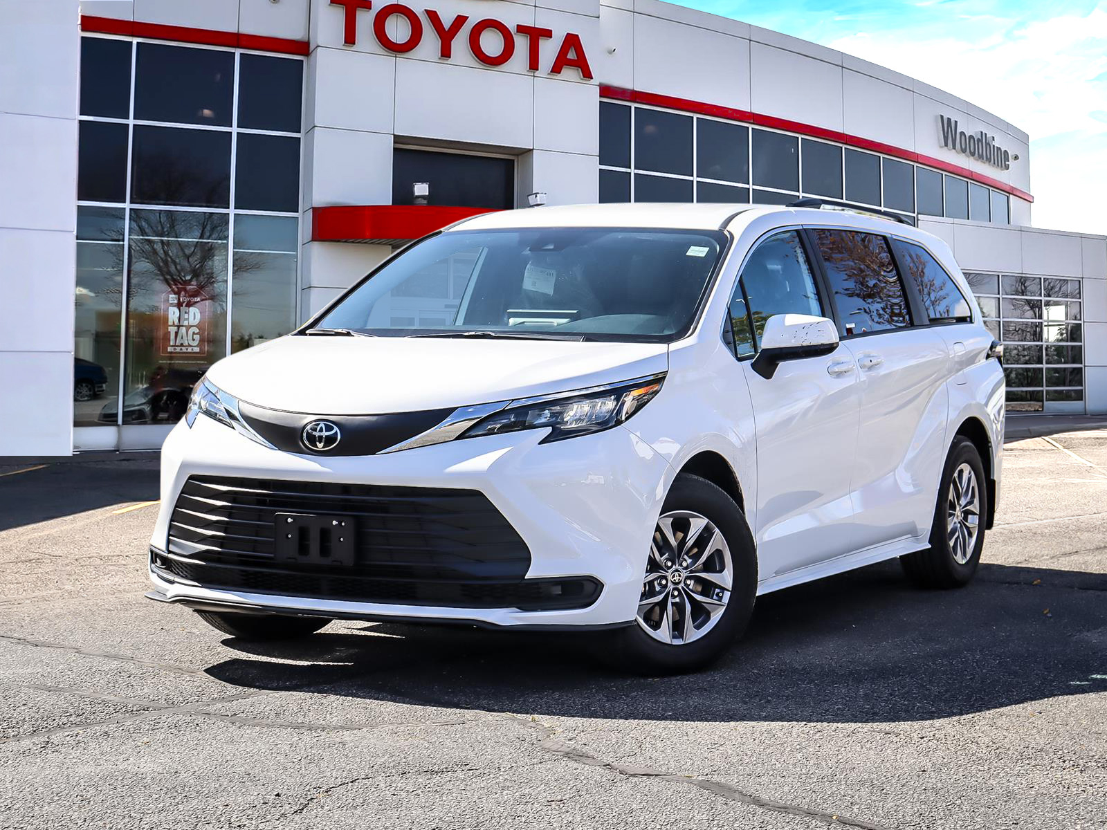 2026 Toyota Sienna LE - Main View