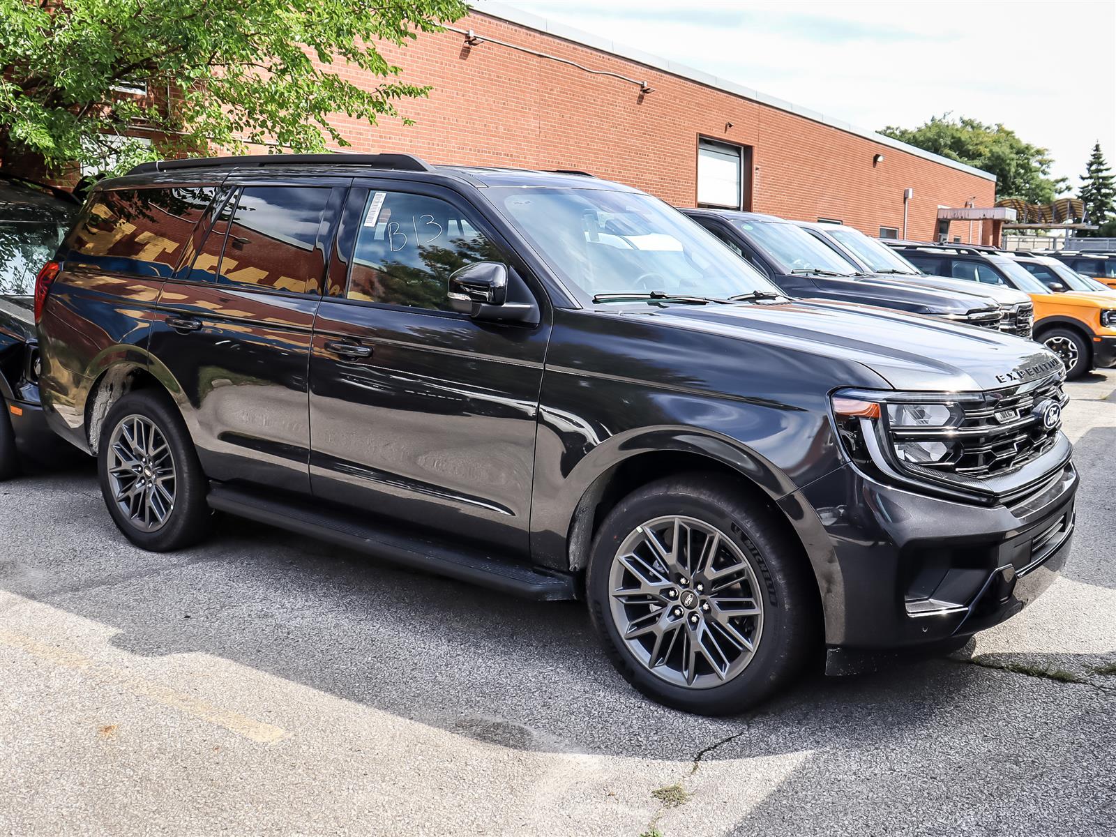 2027 Ford Expedition Platinum - Main View