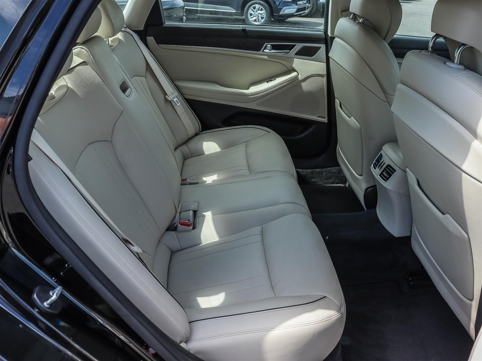 2015 Hyundai Genesis 4dr Sdn Technology - Thumbnail 19