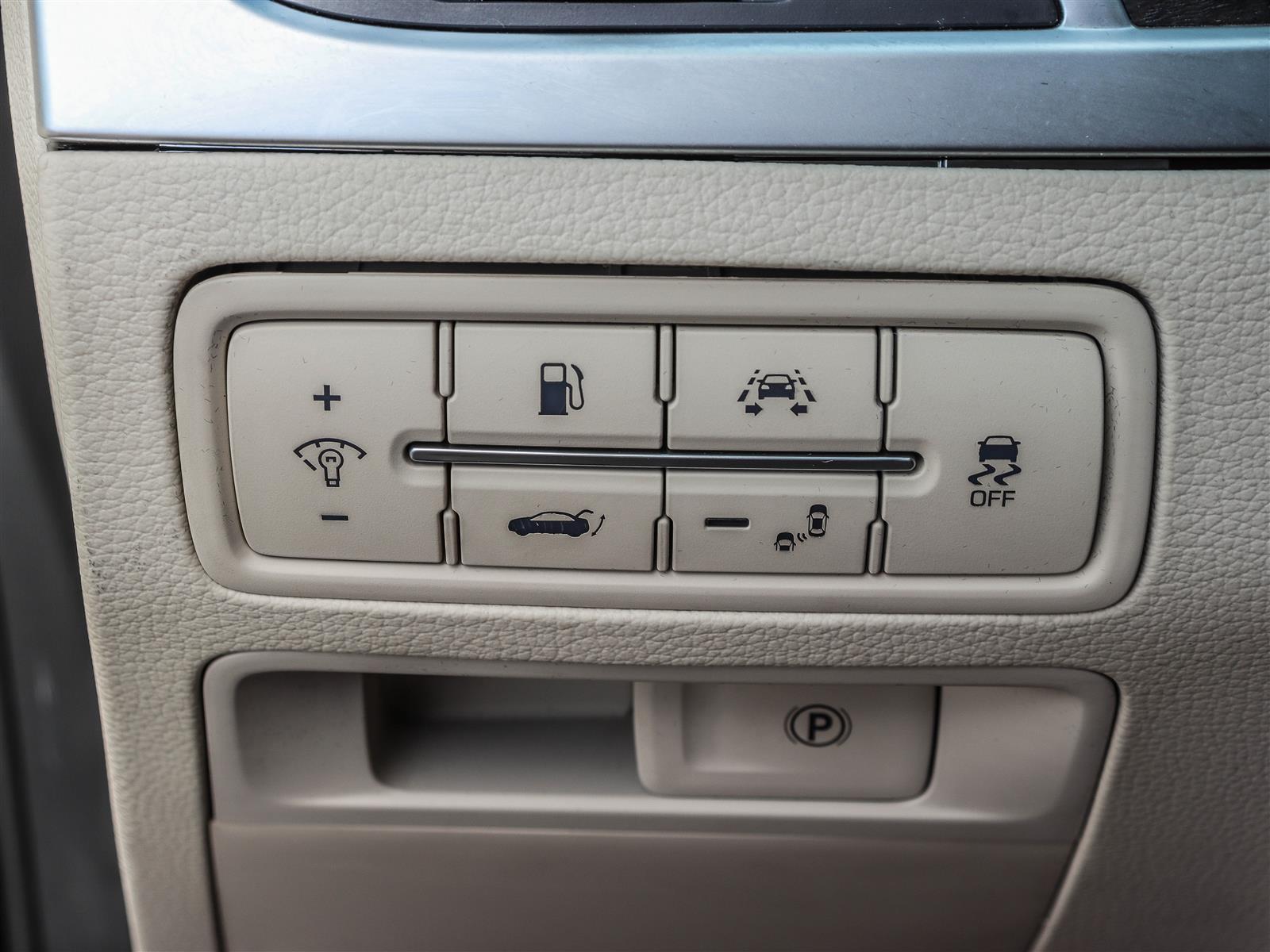 2015 Hyundai Genesis 4dr Sdn Technology - Thumbnail 27