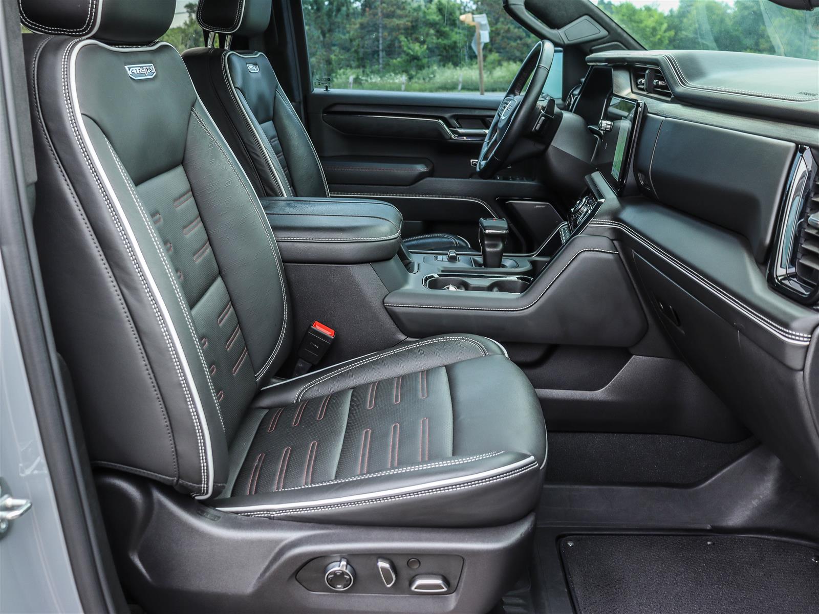 2024 GMC Sierra 1500 4WD Crew Cab 147 AT4X - Thumbnail 17