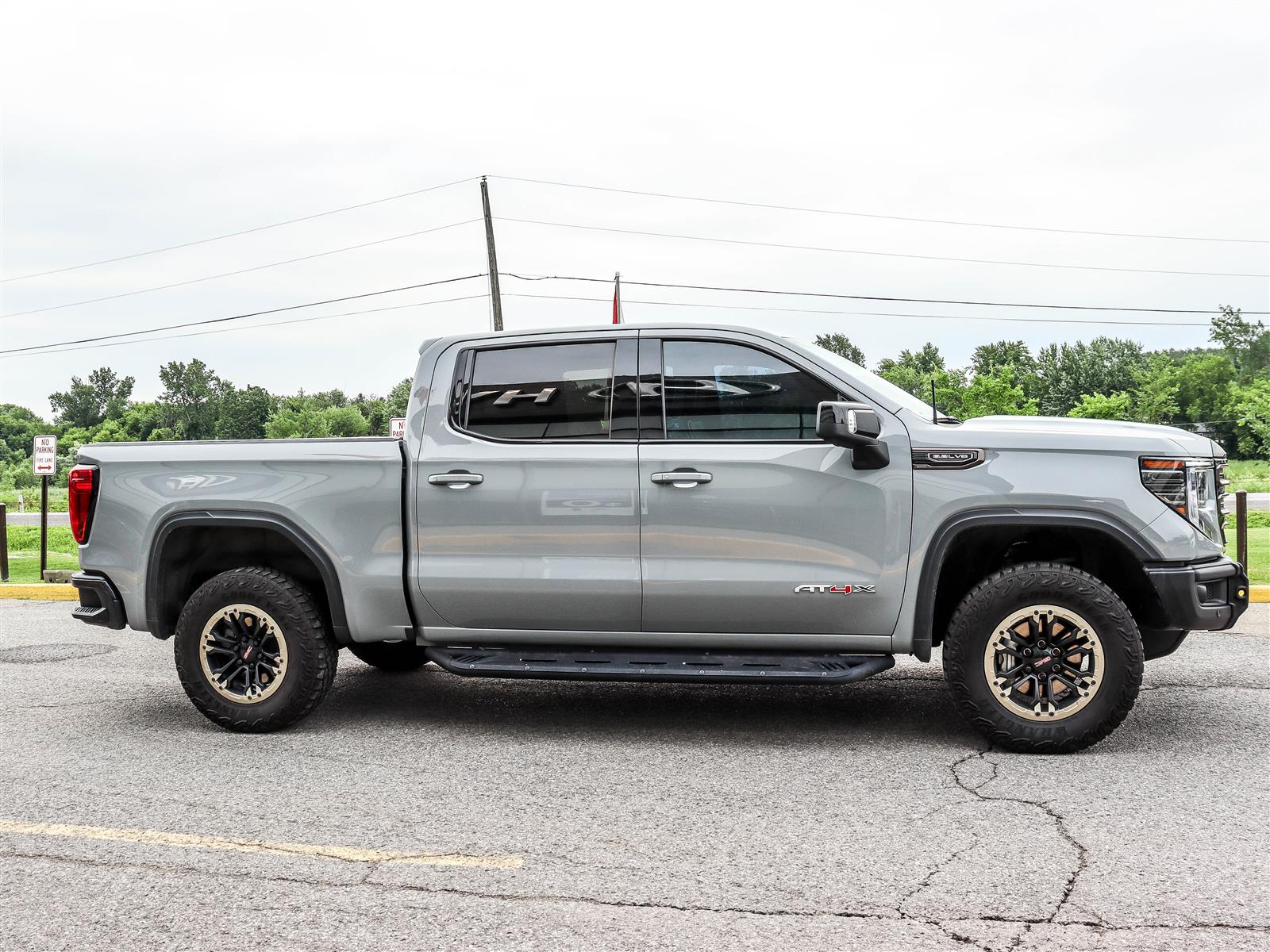 2024 GMC Sierra 1500 4WD Crew Cab 147 AT4X - Thumbnail 3
