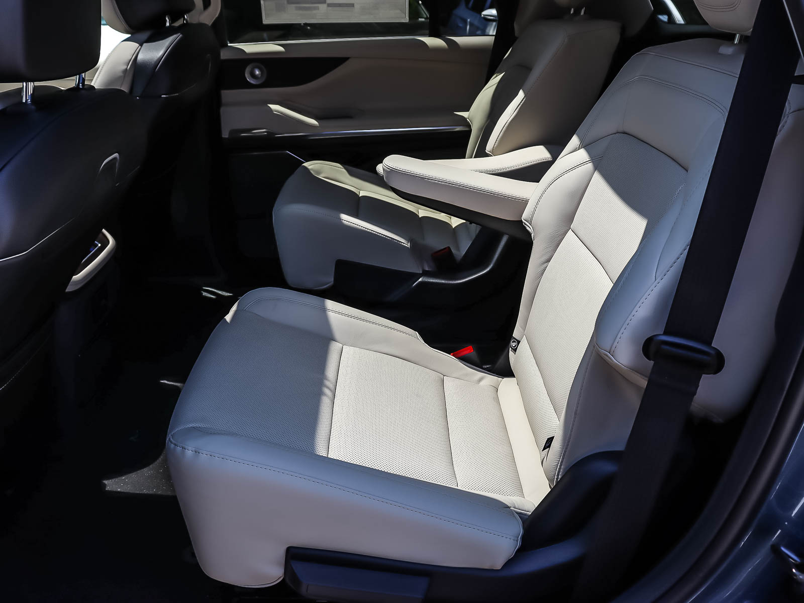2027 Lincoln Navigator Reserve - Thumbnail 16
