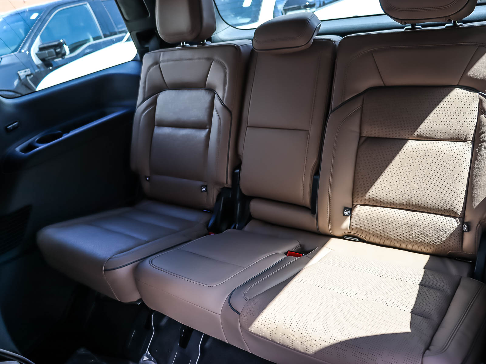 2027 Lincoln Navigator Black Label - Thumbnail 16
