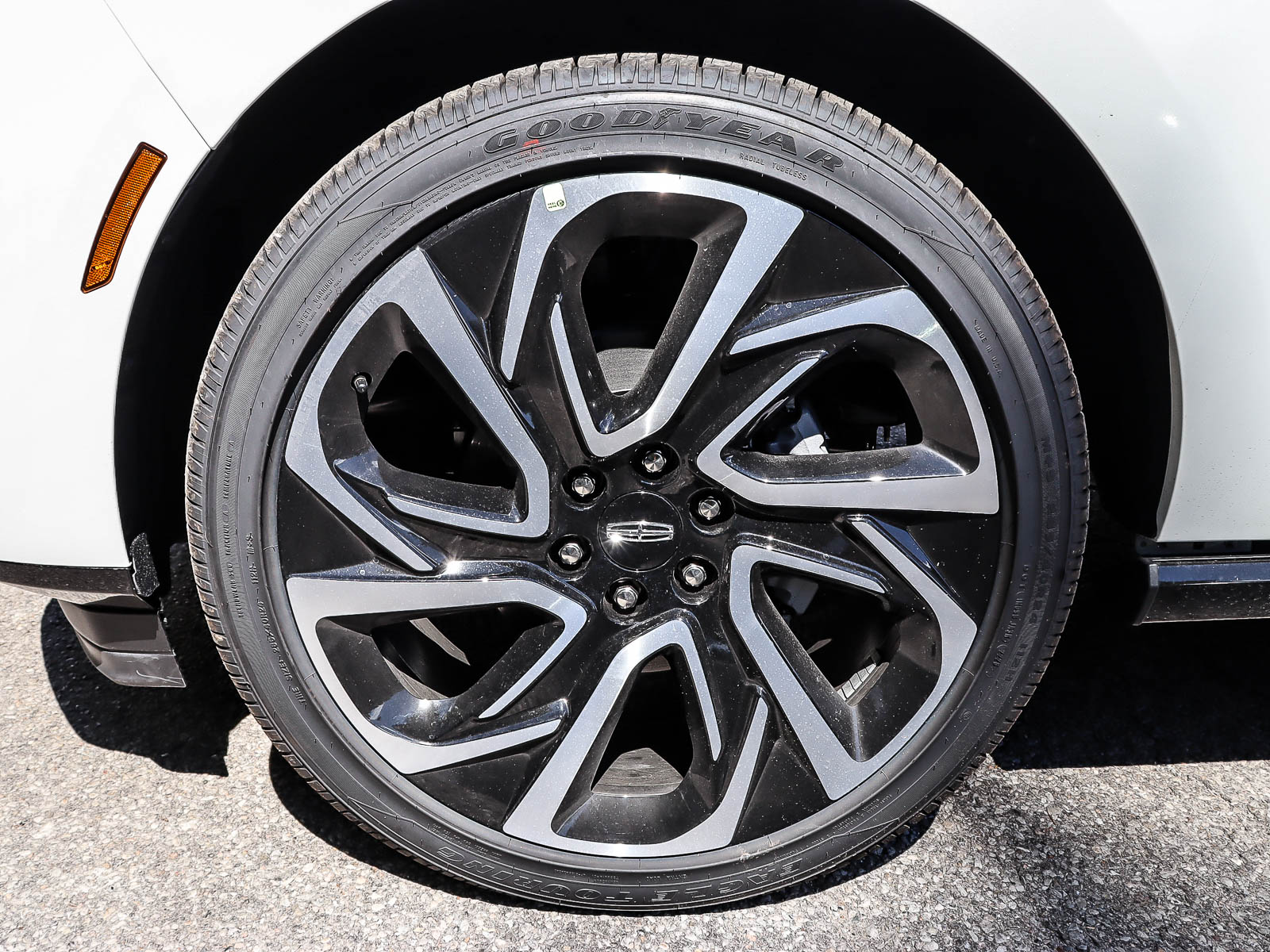 2027 Lincoln Navigator Black Label - Thumbnail 19