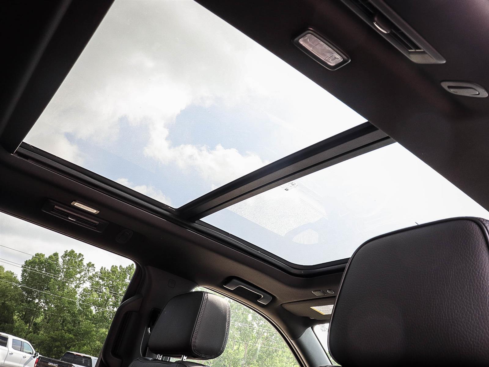 2021 GMC Yukon DENALI | PANO ROOF | ONE OWNER | LOCAL TRADE | NO ACCIDENTS | - Thumbnail 21
