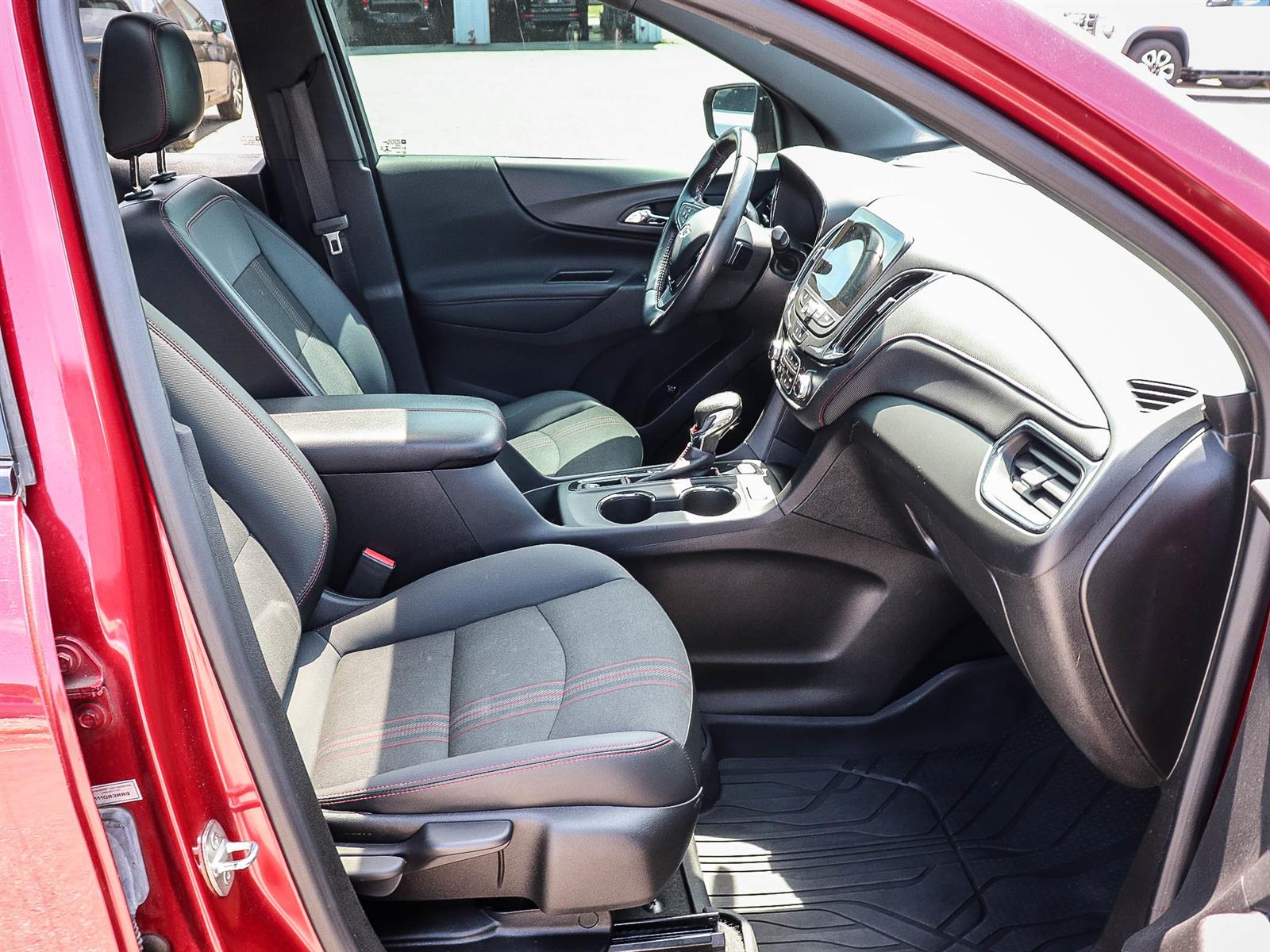 2022 Chevrolet Equinox RS AWD | CarPlay | Heated Seats - Thumbnail 19