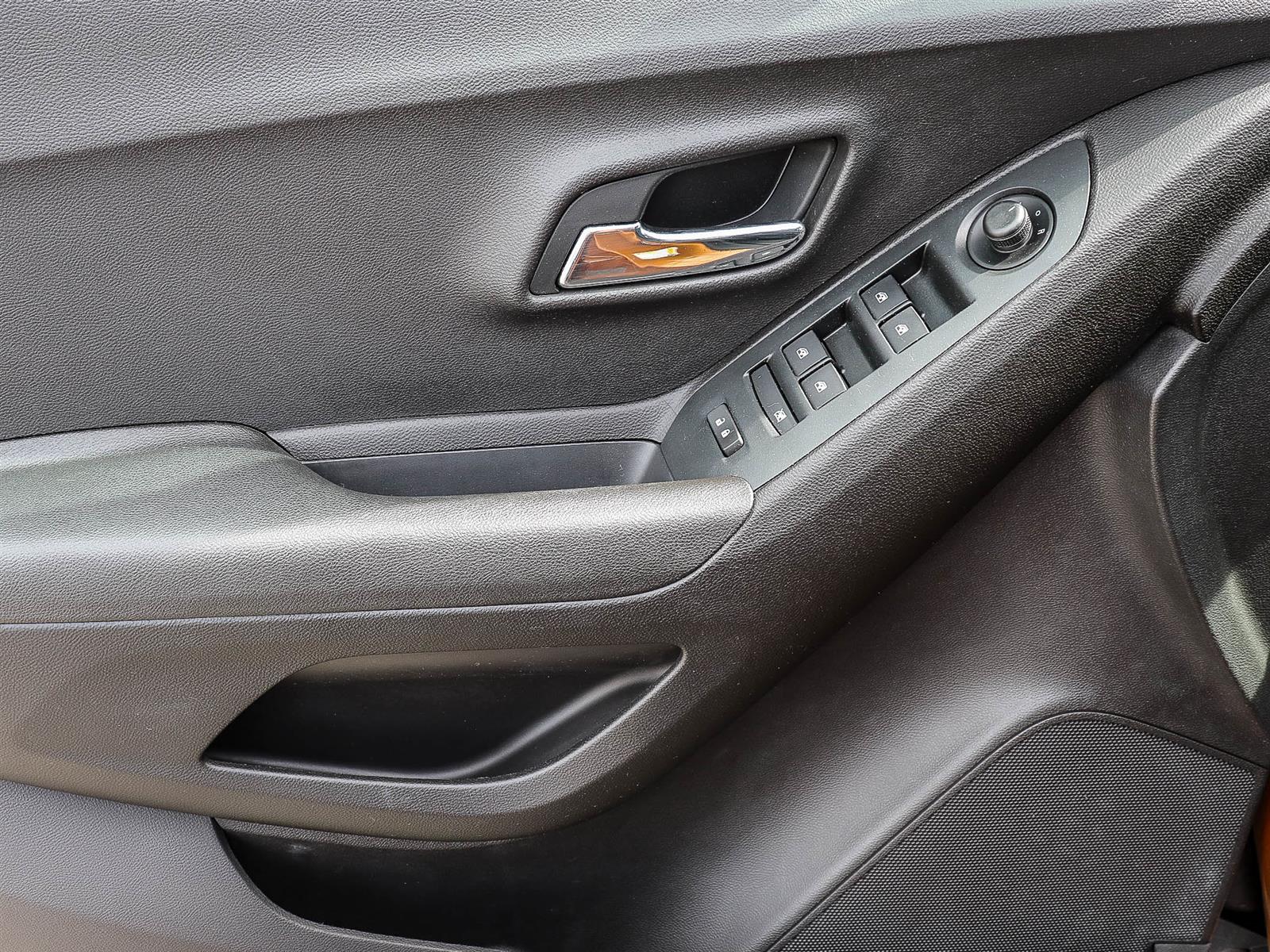 2017 Chevrolet Trax LT - Thumbnail 8