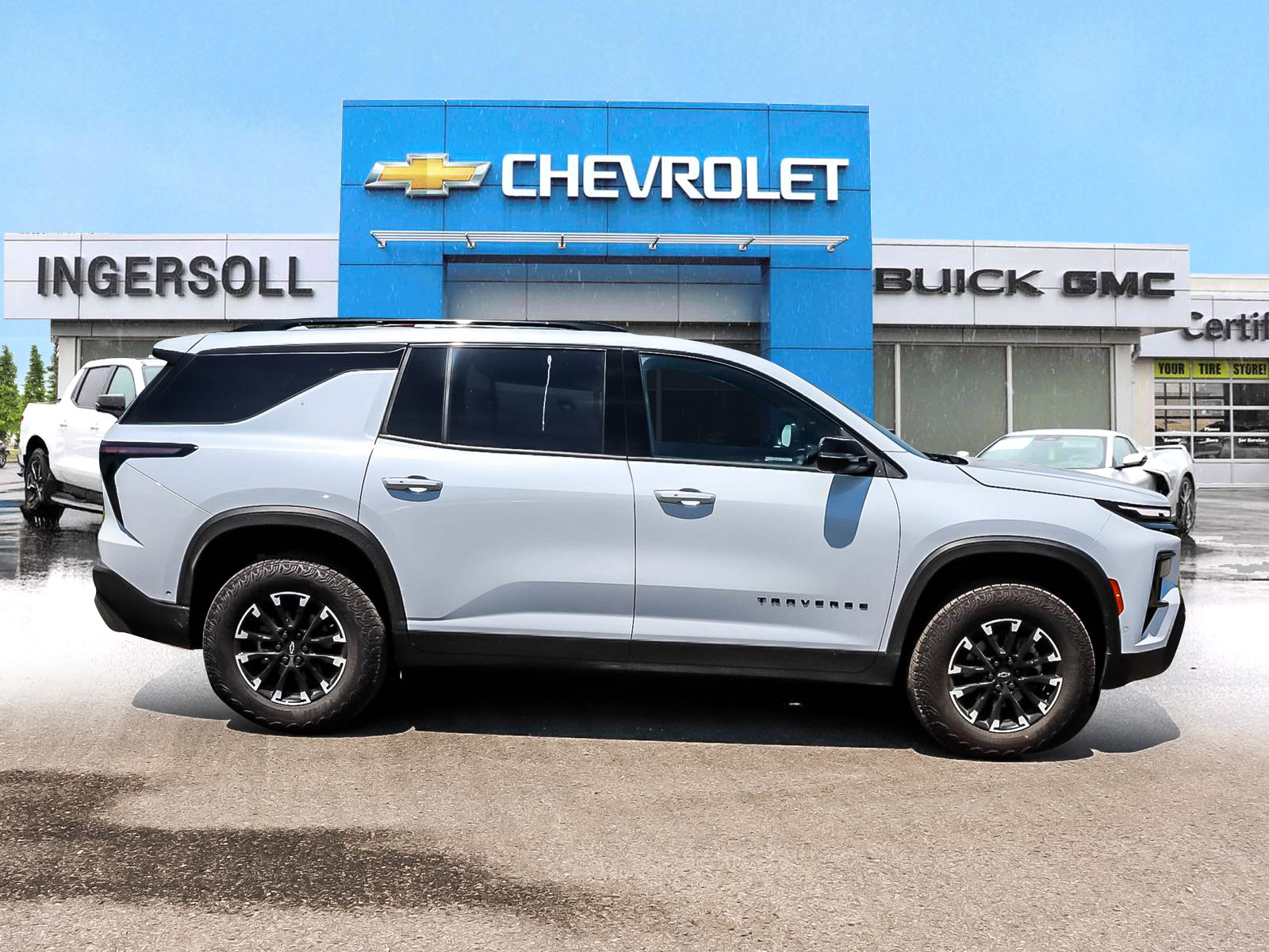 2026 Chevrolet Traverse Z71 - Thumbnail 3