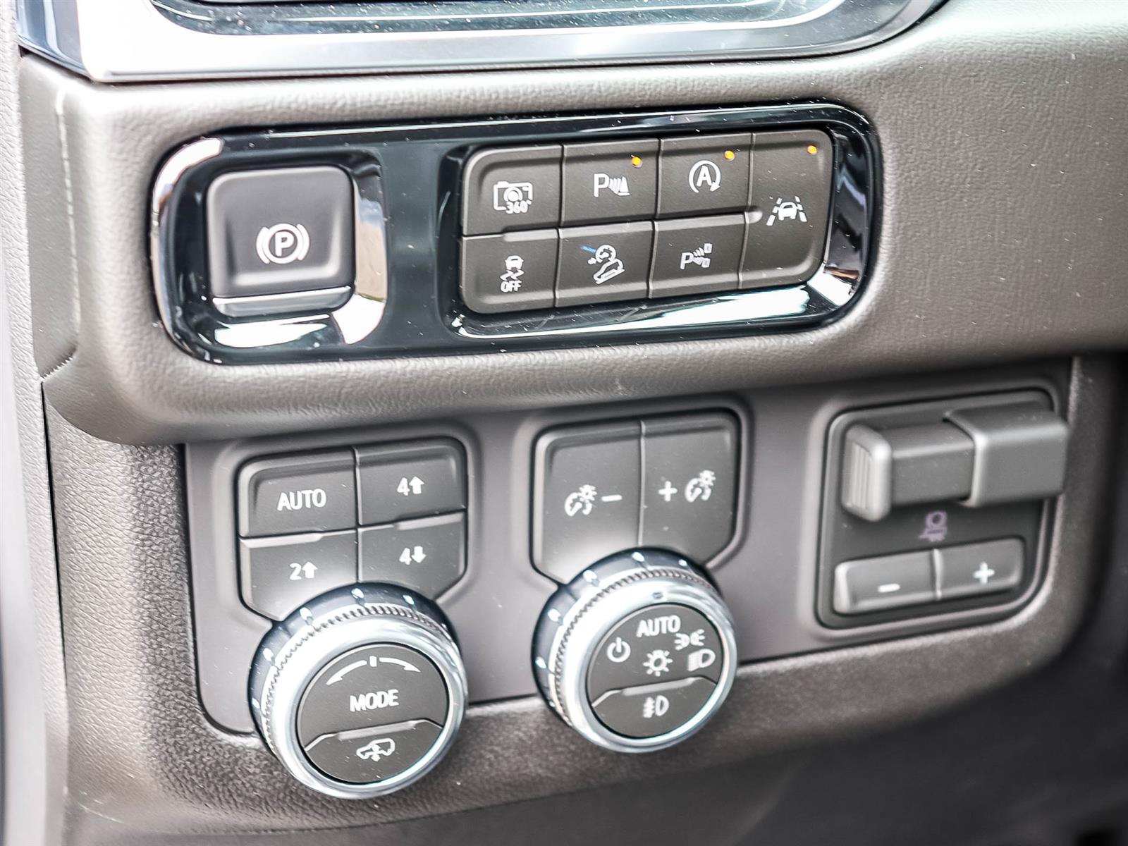 2026 GMC Yukon DENALI 4WD - Thumbnail 9