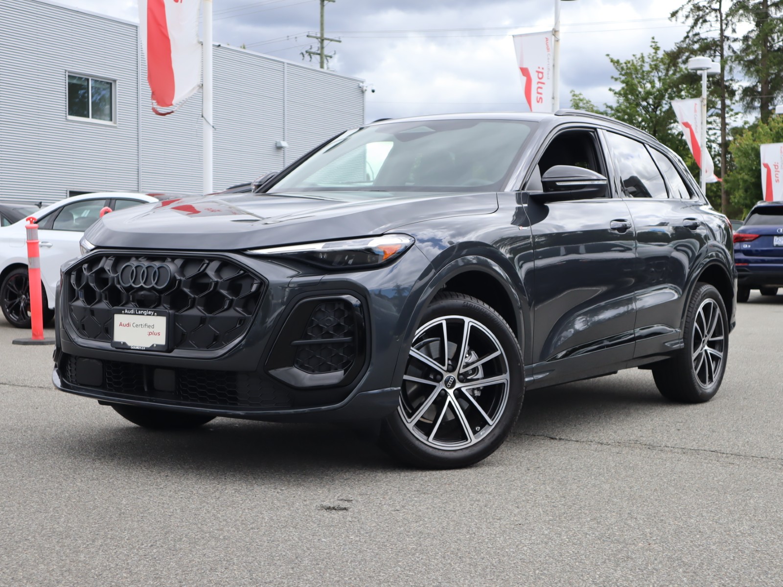 Gray (Tambora Grey Metallic) 2025 Audi Q5 quattro Technik 45 TFSI SUV / Crossover Automatic