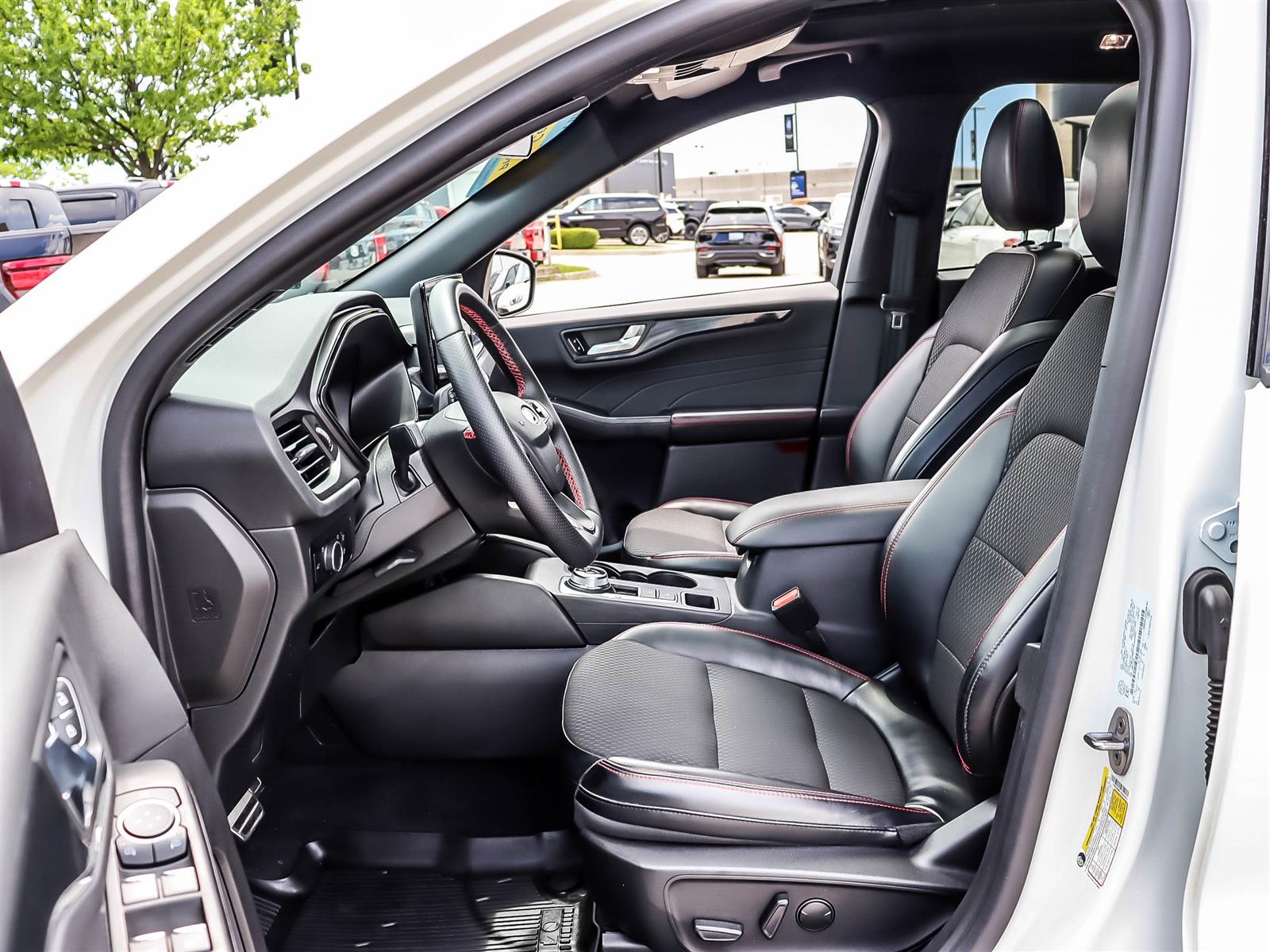 2024 Ford Escape ST-Line AWD - Thumbnail 11