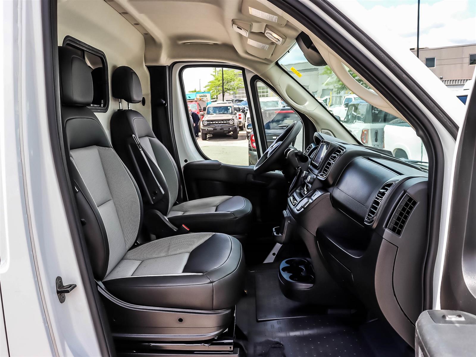 2025 Ram ProMaster Cargo Van Tradesman 2500 High Roof 159 WB w/Pass Seat - Thumbnail 16