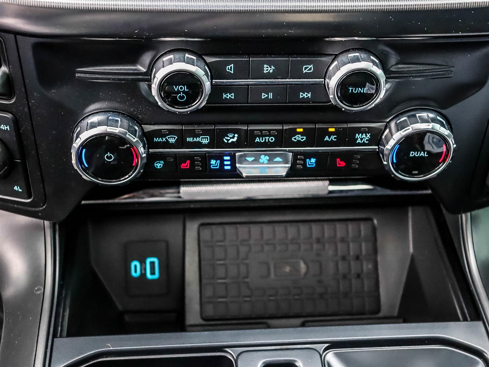 2024 Ford F-150 4x4 SuperCrew LARIAT - 145" WB - Thumbnail 38