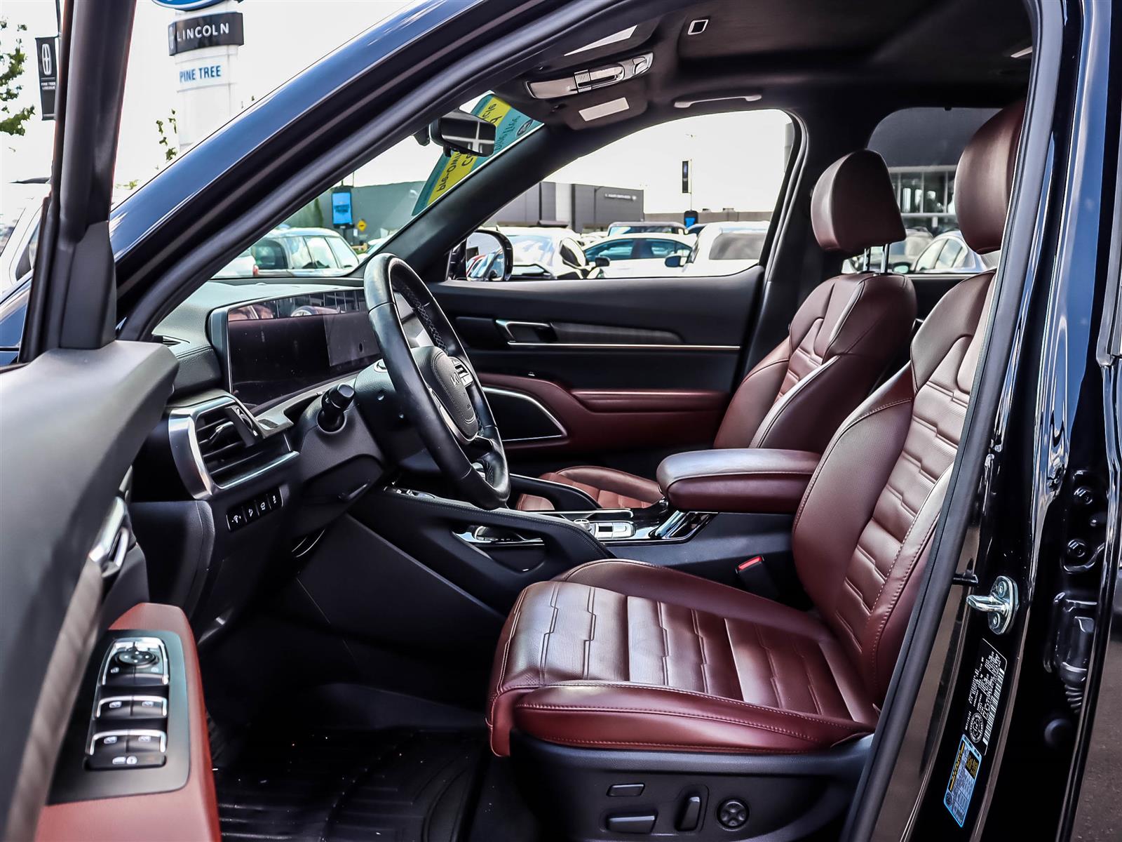 2024 Kia Telluride SX Limited w/Mahogany Interior AWD - Thumbnail 10
