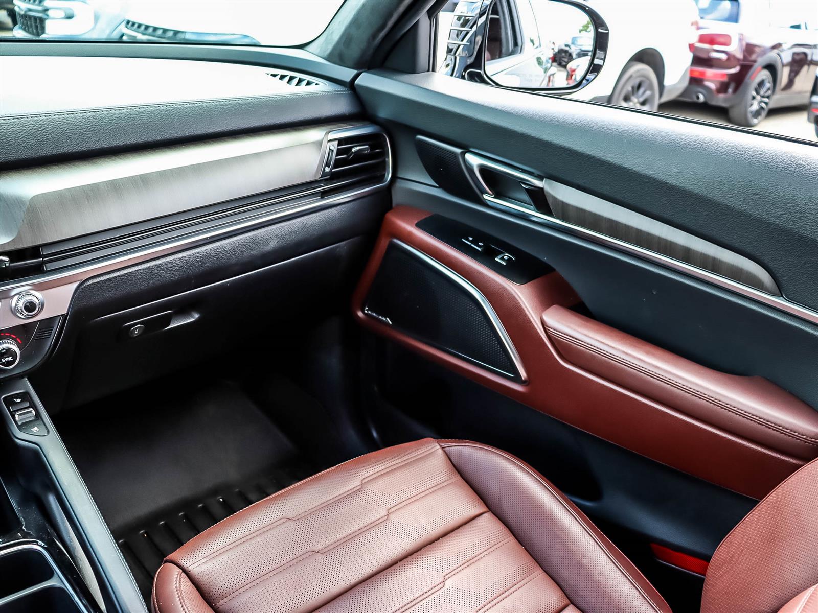 2024 Kia Telluride SX Limited w/Mahogany Interior AWD - Thumbnail 14