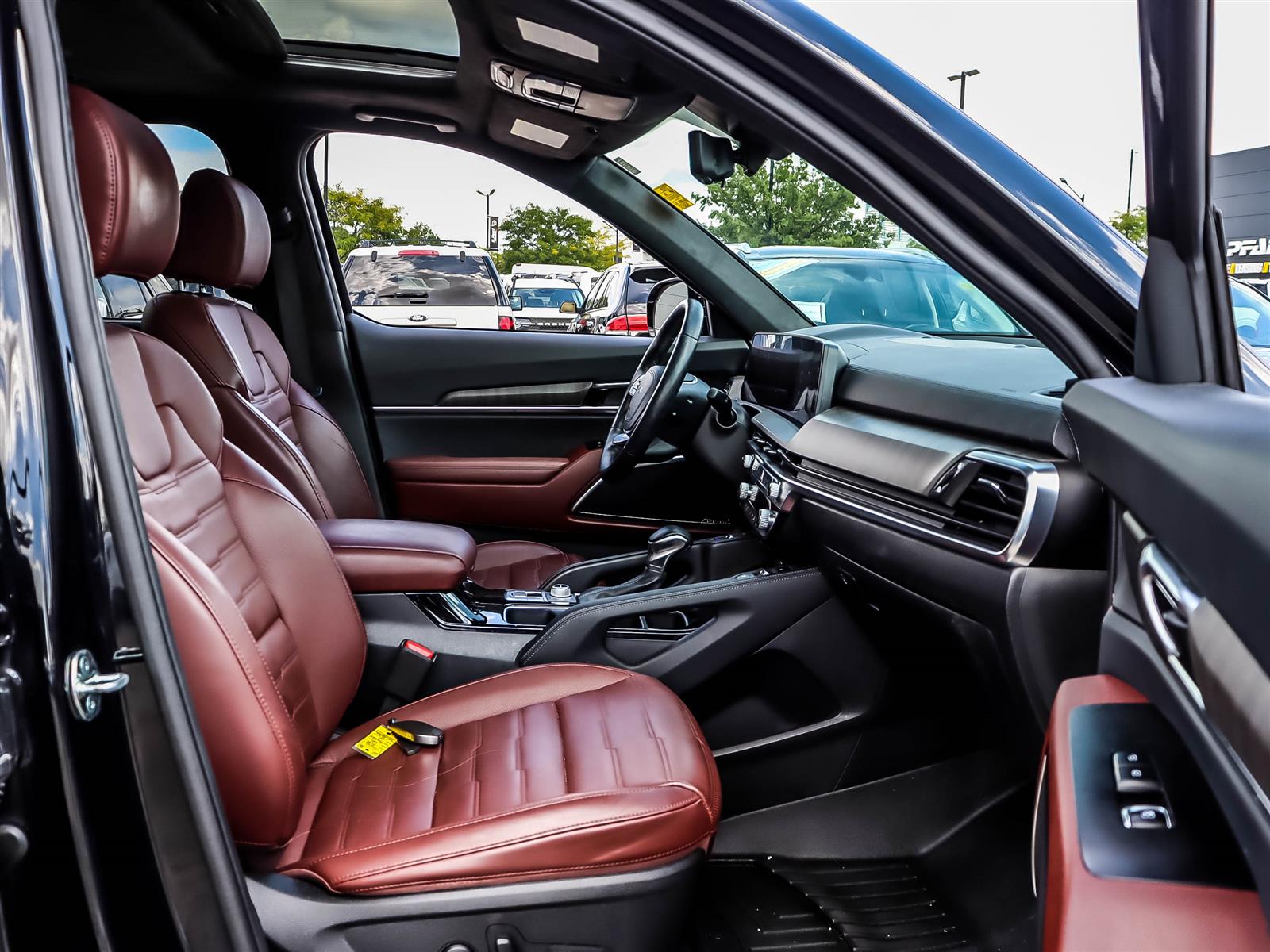 2024 Kia Telluride SX Limited w/Mahogany Interior AWD - Thumbnail 17