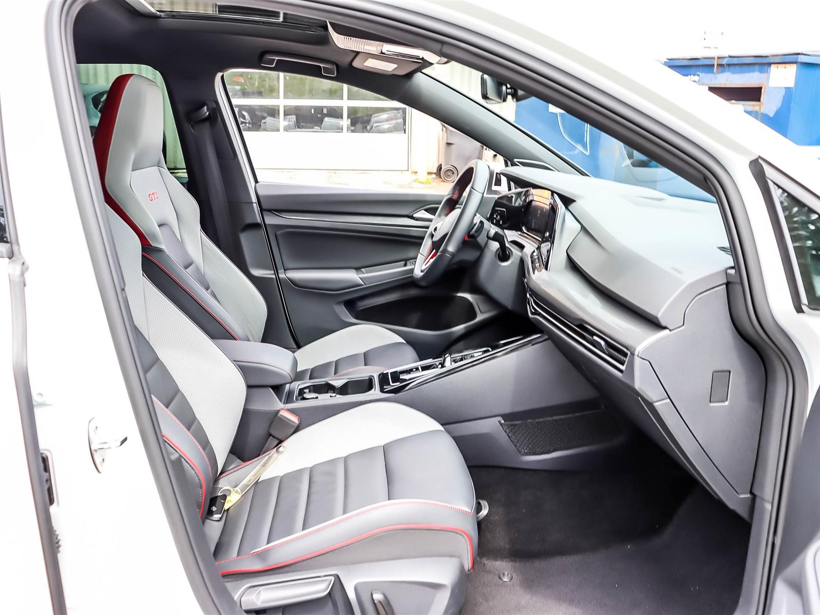 2024 Volkswagen Golf GTI Performance - Thumbnail 15