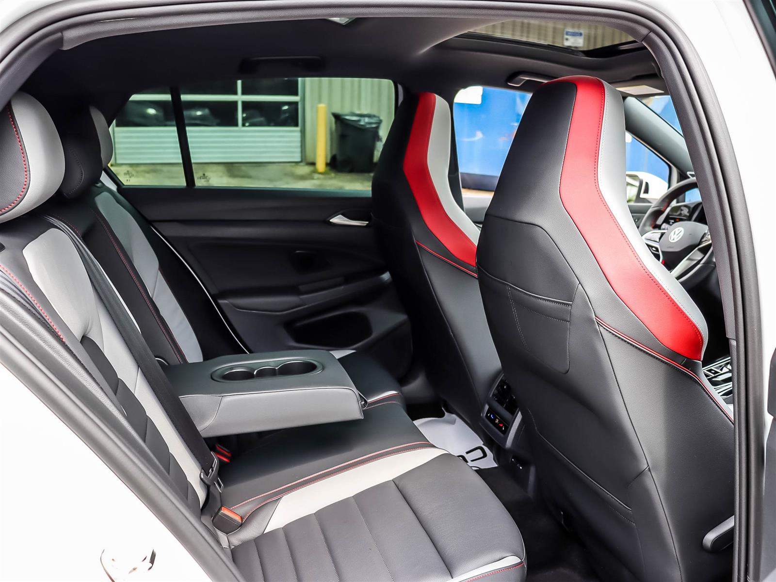 2024 Volkswagen Golf GTI Performance - Thumbnail 17