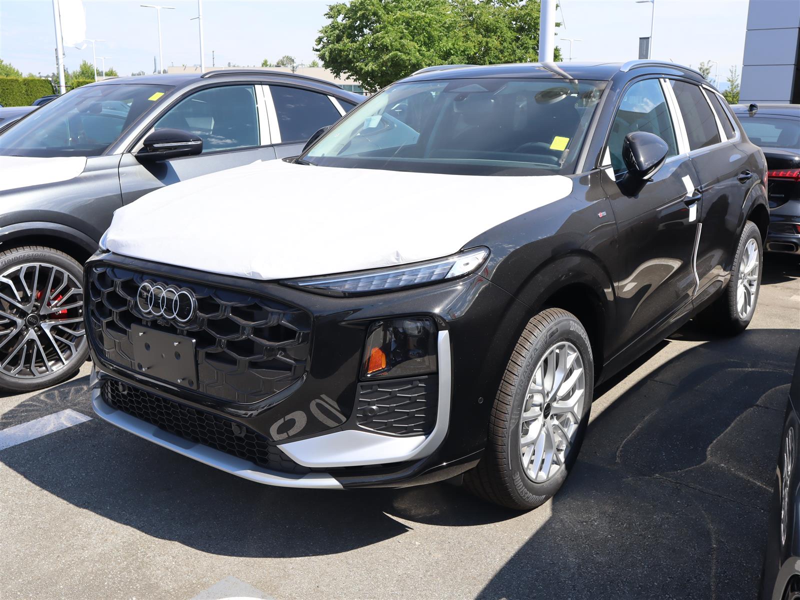Mythos Black Metallic 2026 Audi Q3 SUV / Crossover Automatic