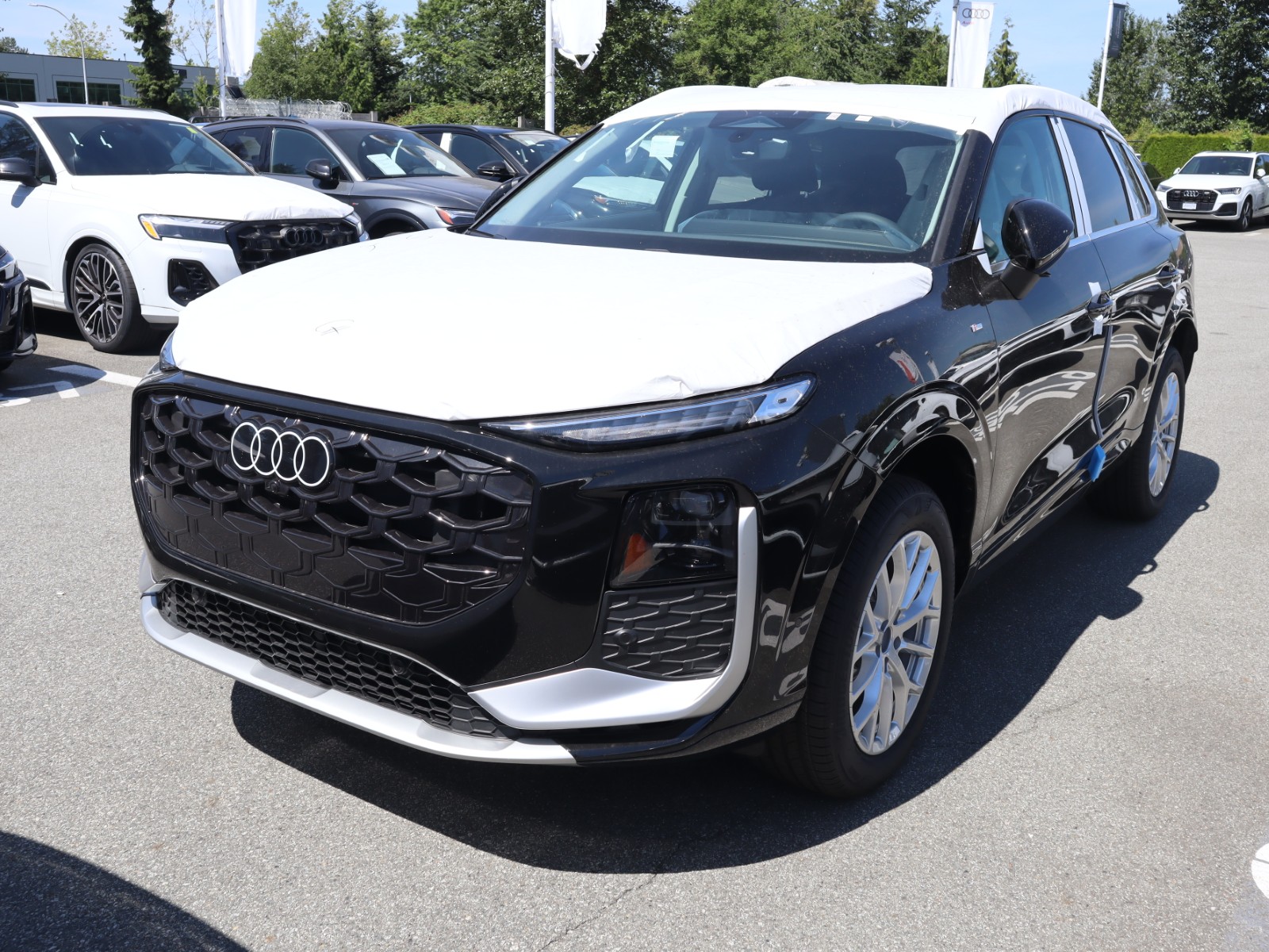 Mythos Black Metallic 2026 Audi Q3 SUV / Crossover Automatic