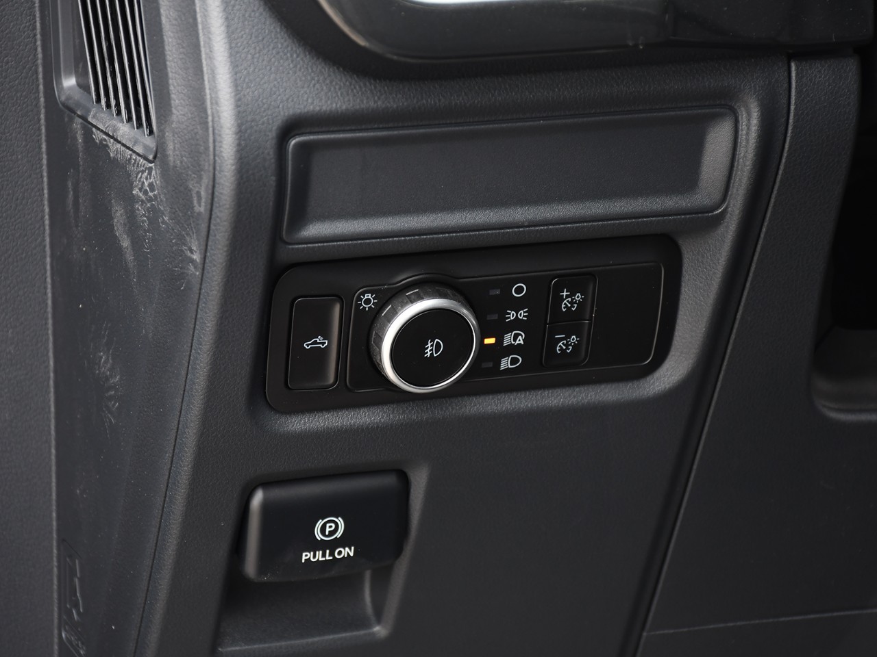 2026 Ford F-150 STX 4WD SuperCrew 5.5' Box - Thumbnail 9