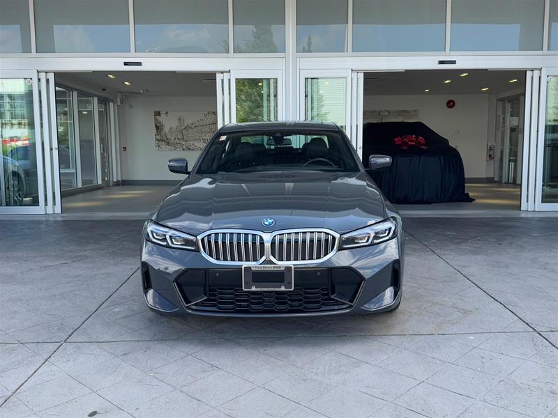 2023 BMW 330e xDrive Sedan - Thumbnail 2