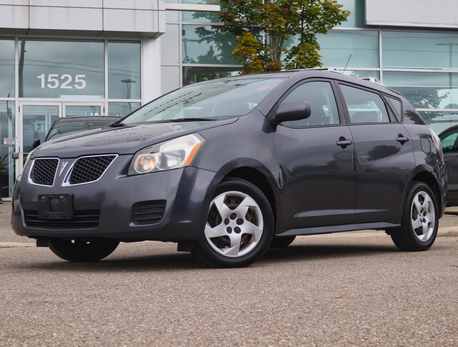 Gray 2009 Pontiac Vibe Hatchback Front-Wheel Drive Automatic