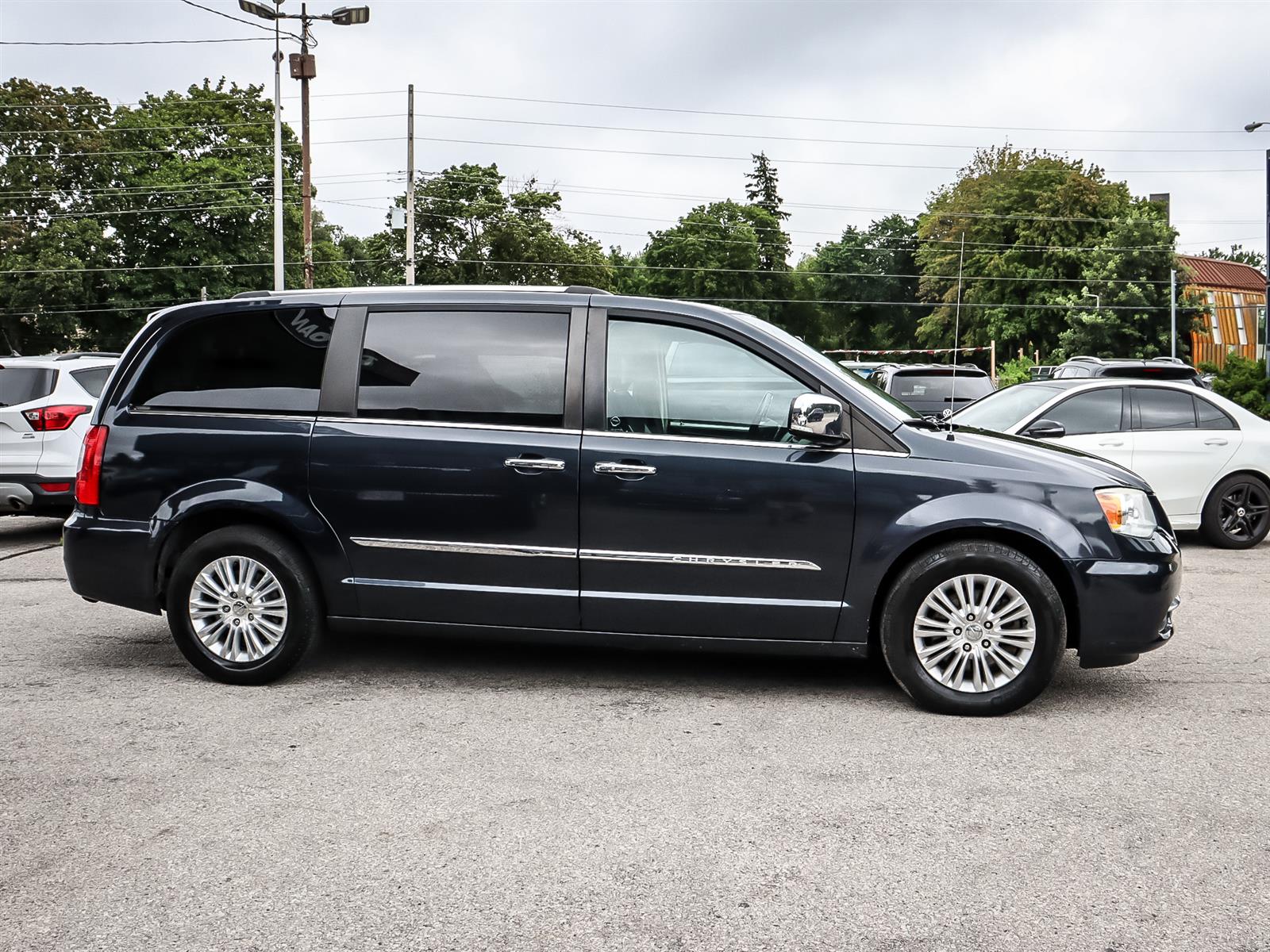 used 2014 Chrysler Town and Country car