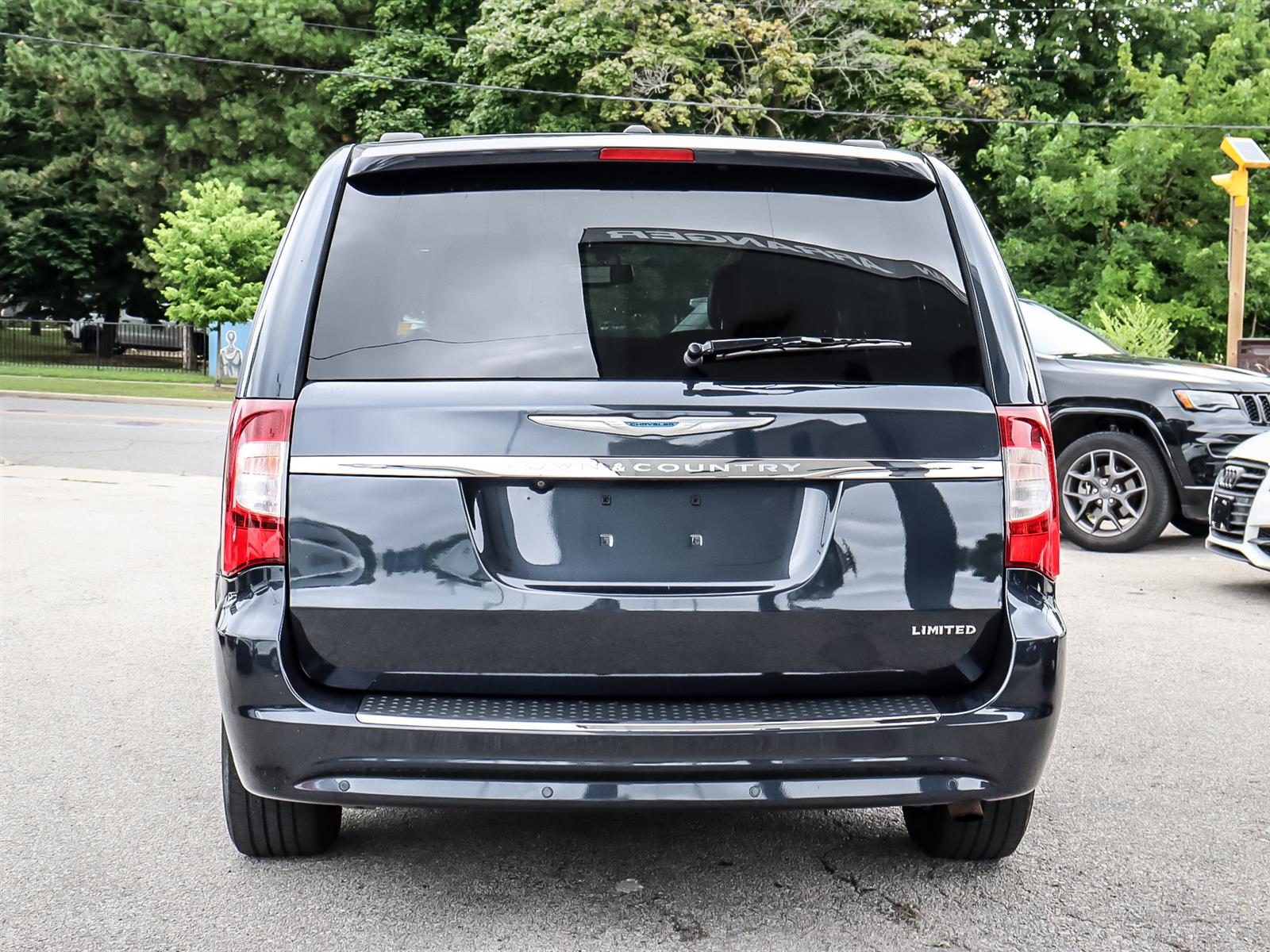 used 2014 Chrysler Town and Country car