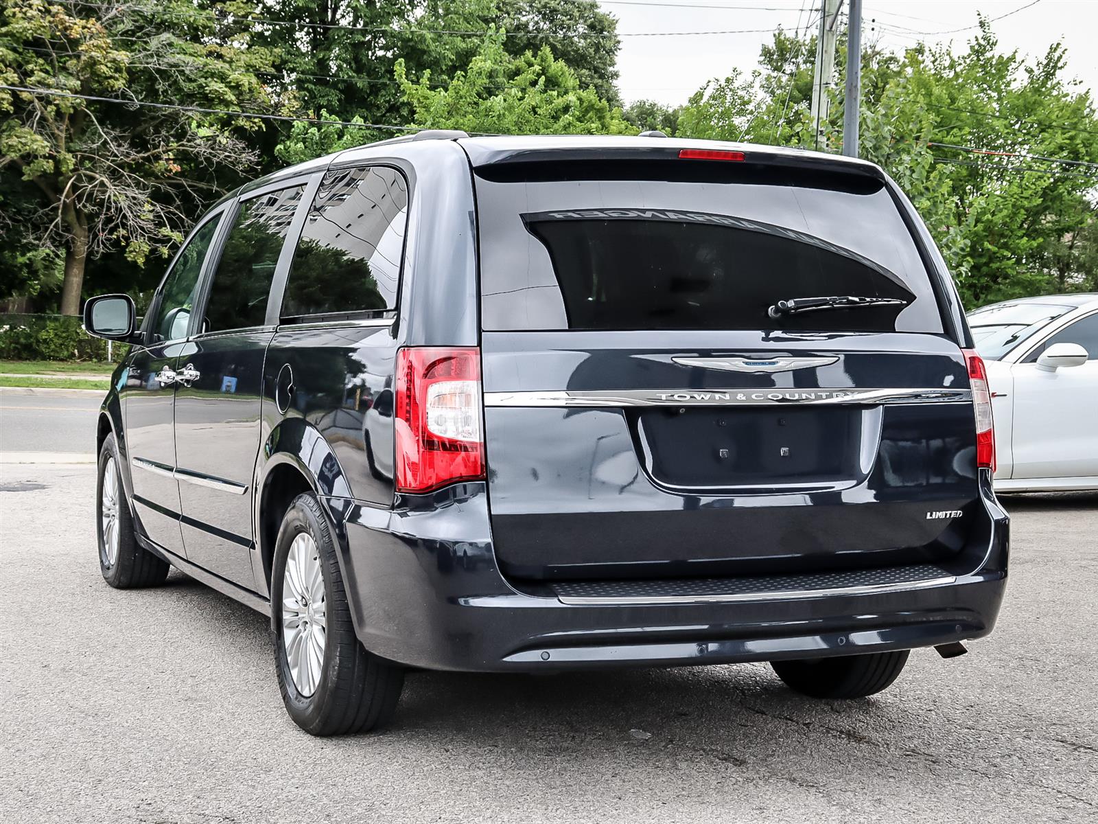 used 2014 Chrysler Town and Country car