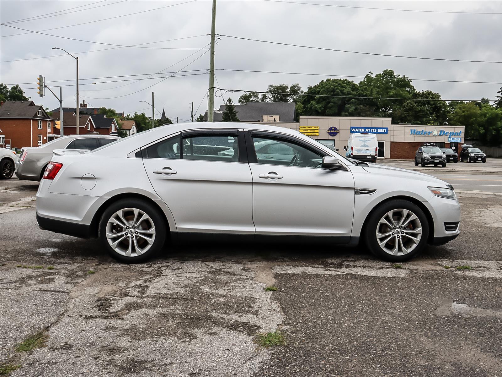 used 2013 Ford Taurus car