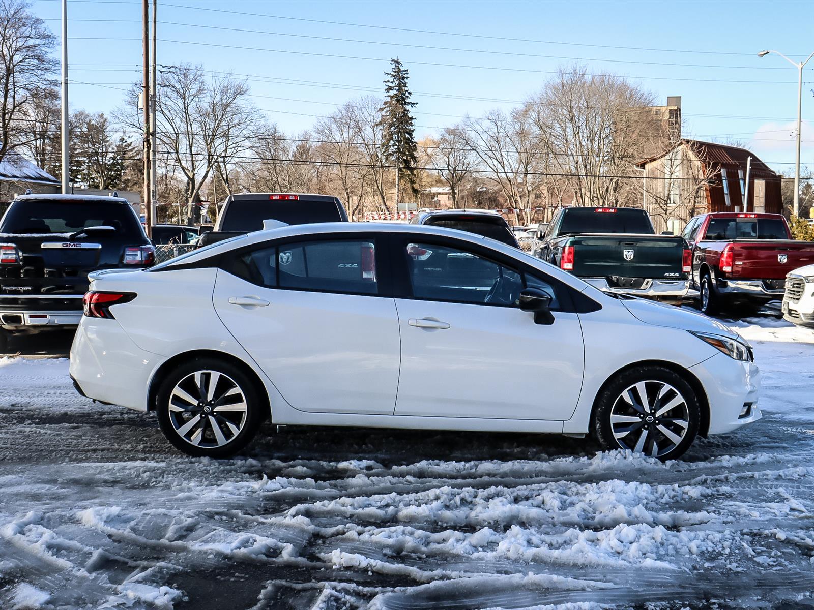 used 2021 Nissan Versa car