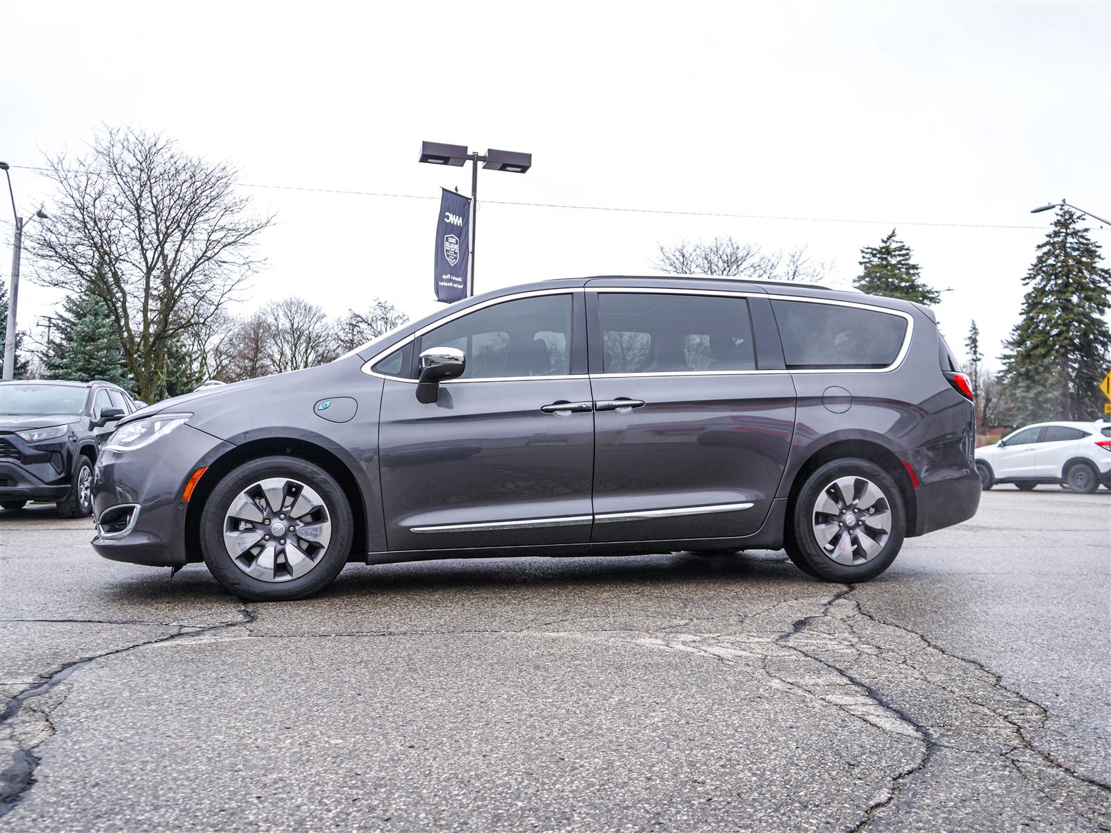 used 2018 Chrysler Pacifica Hybrid car, priced at $33,495